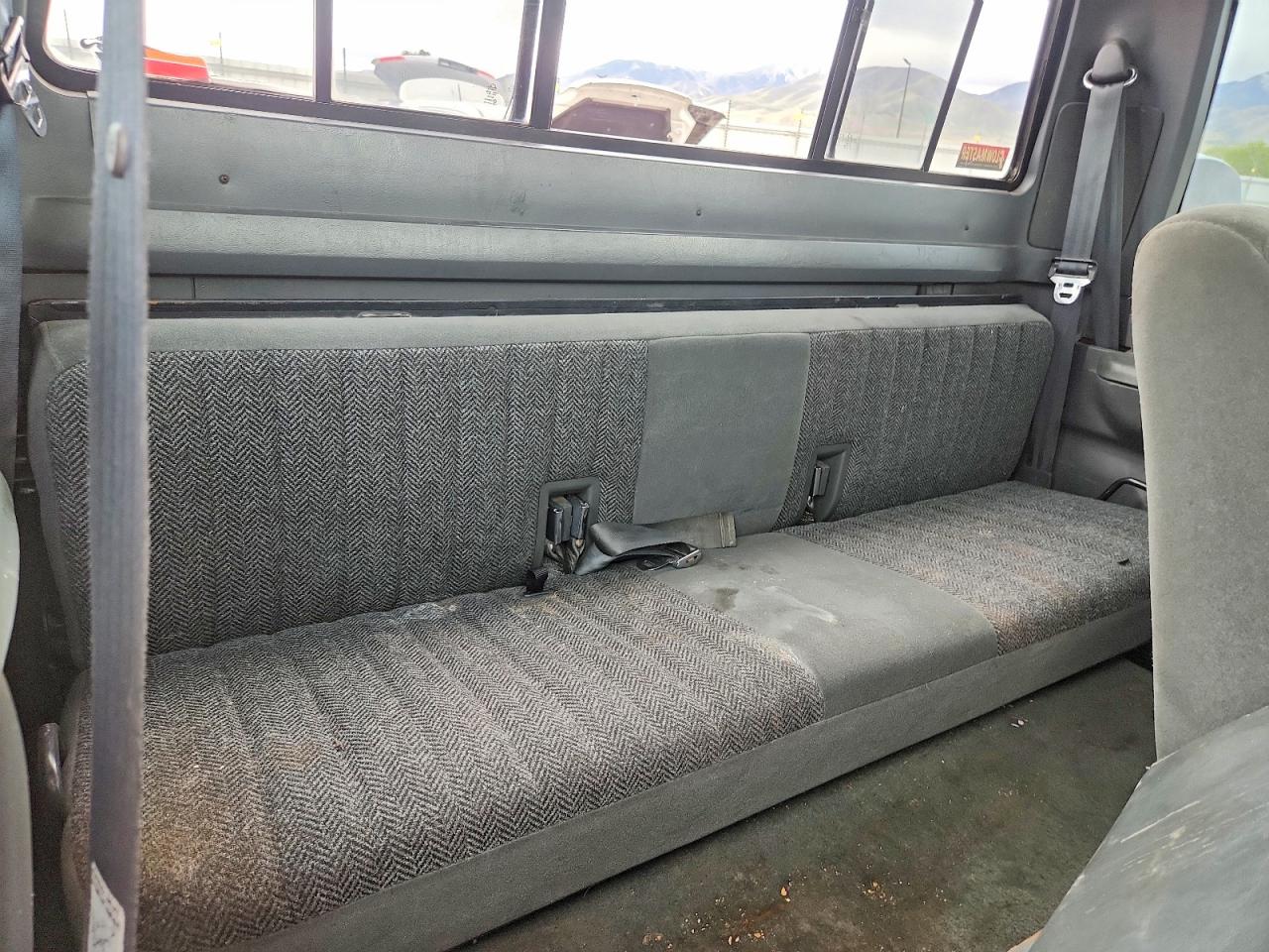 1993 Ford F250 Red vin: 1FTHX26H7PKB01249
