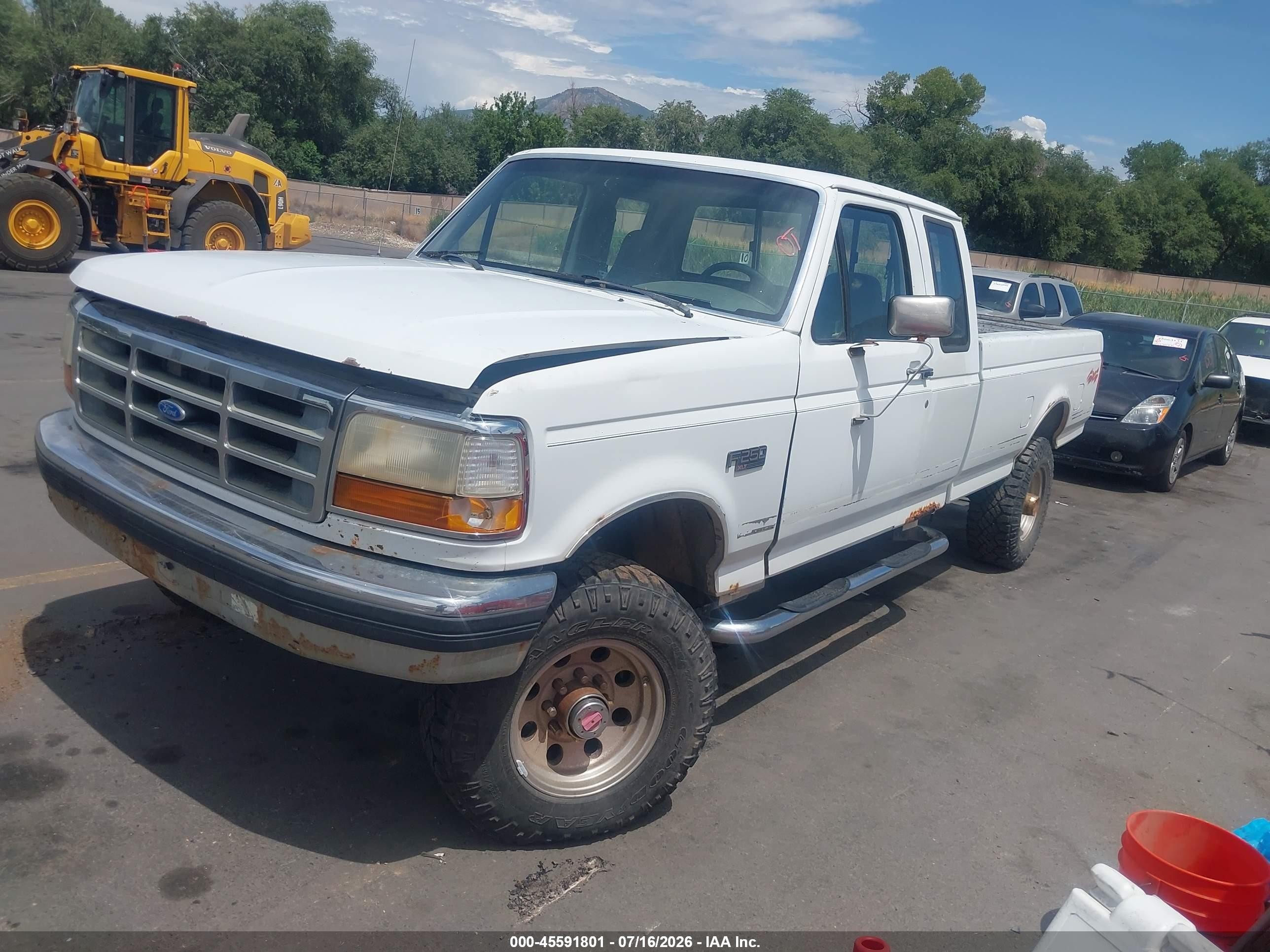 1992 Ford F250   White vin: 1FTHX26H9NKA23215