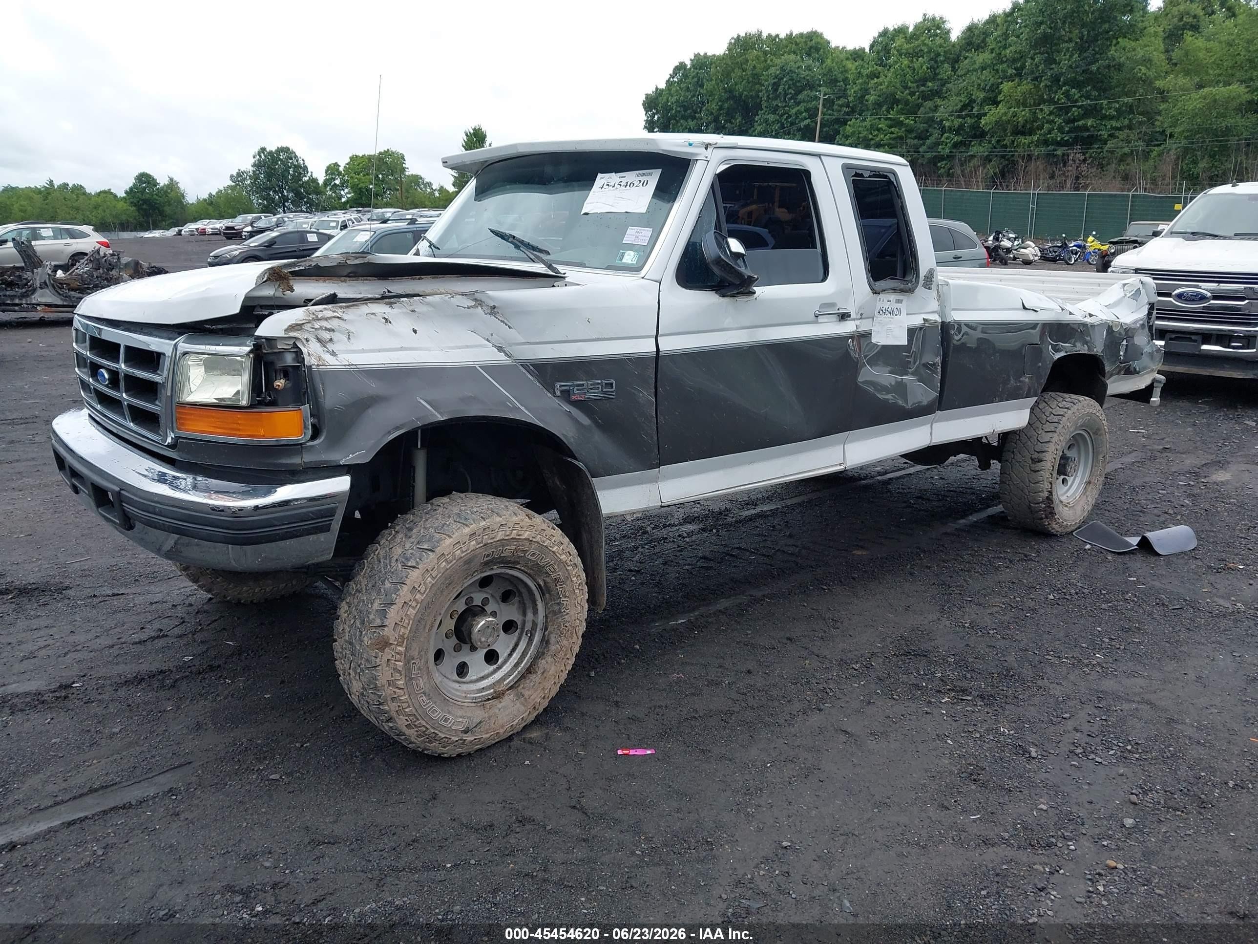 1993 Ford F250   White vin: 1FTHX26M1PKA20292