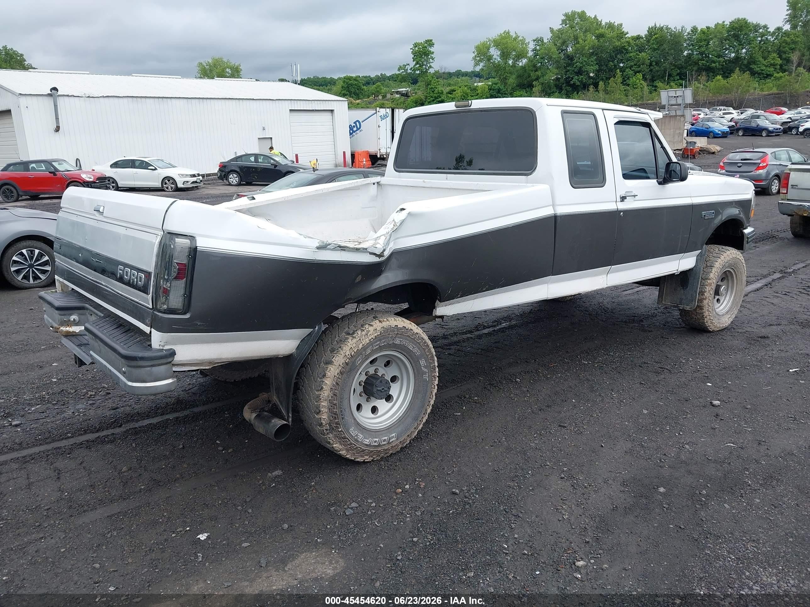 1993 Ford F250   White vin: 1FTHX26M1PKA20292