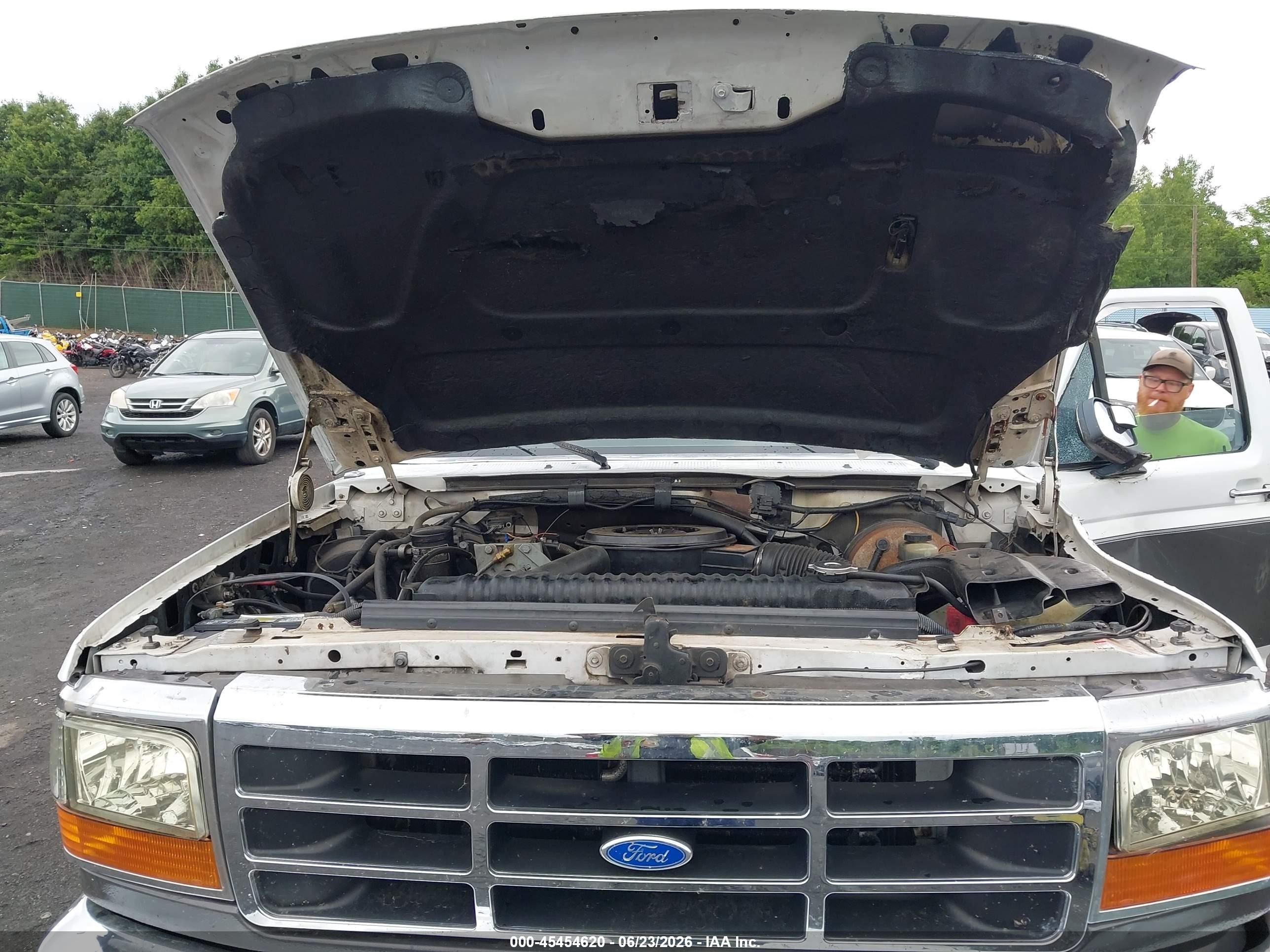 1993 Ford F250   White vin: 1FTHX26M1PKA20292