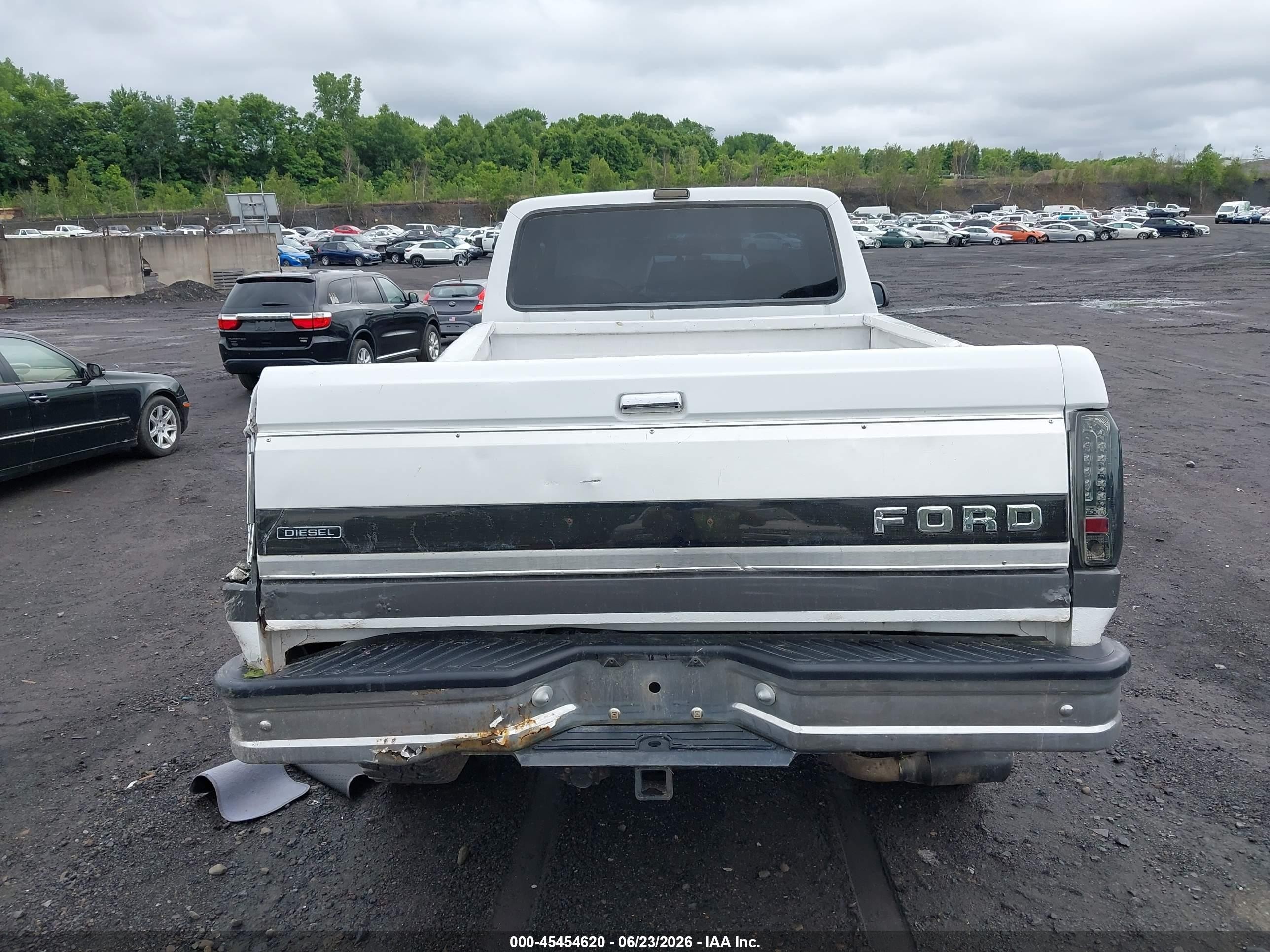 1993 Ford F250   White vin: 1FTHX26M1PKA20292