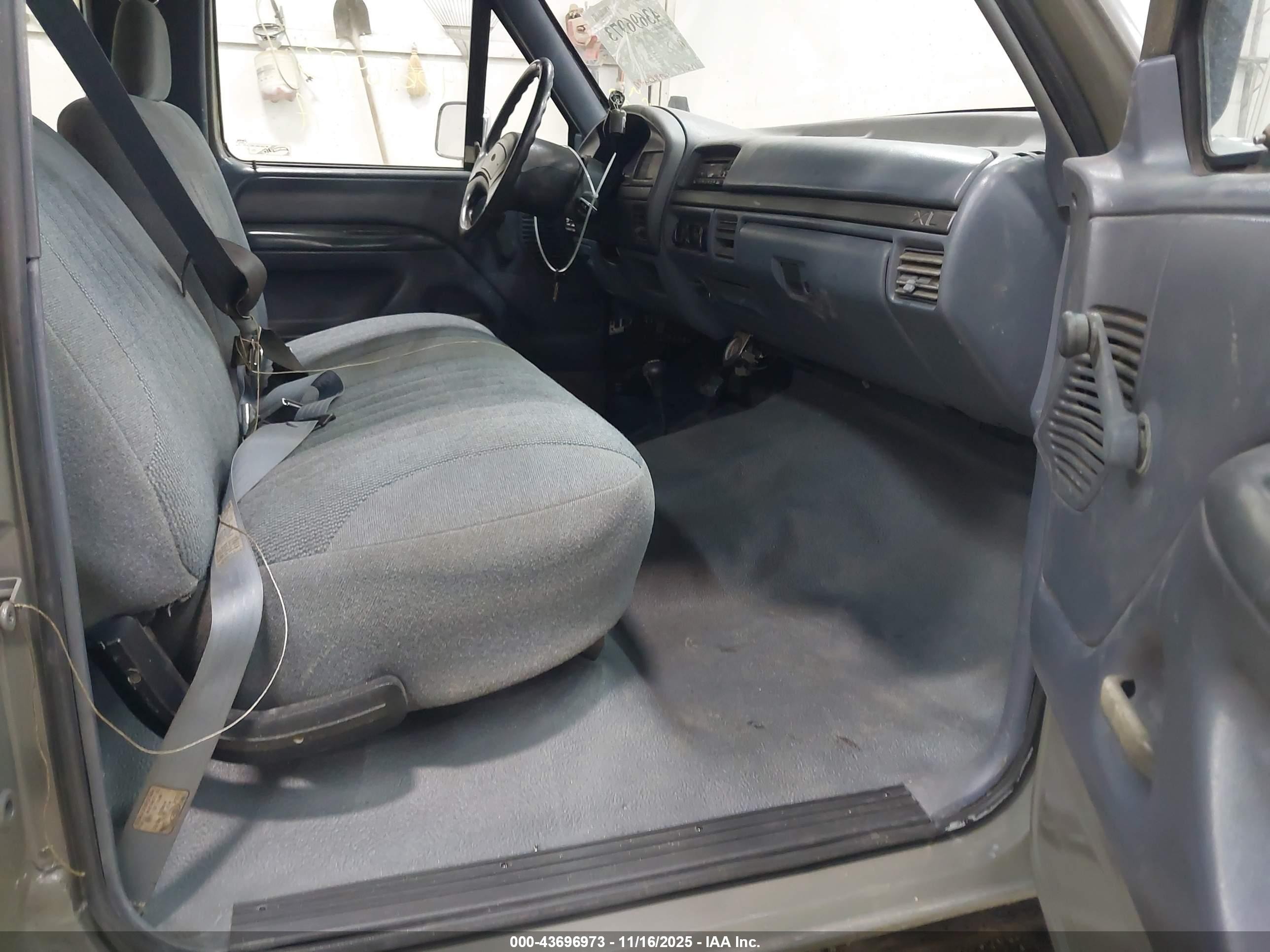 1993 Ford F250   Gray vin: 1FTHX26M5PKA65476