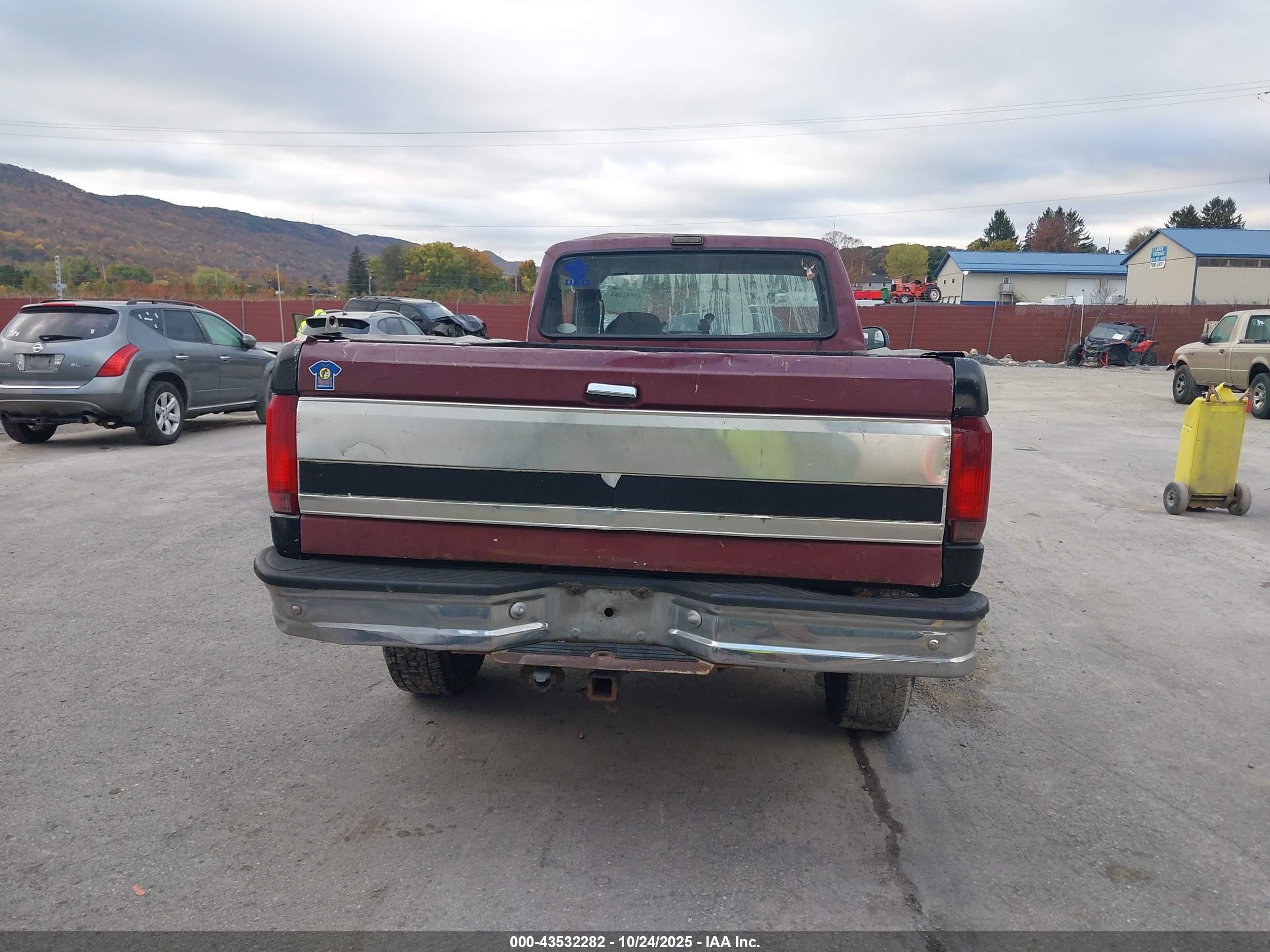 1993 Ford F250   Burgundy vin: 1FTHX26M5PKB47787