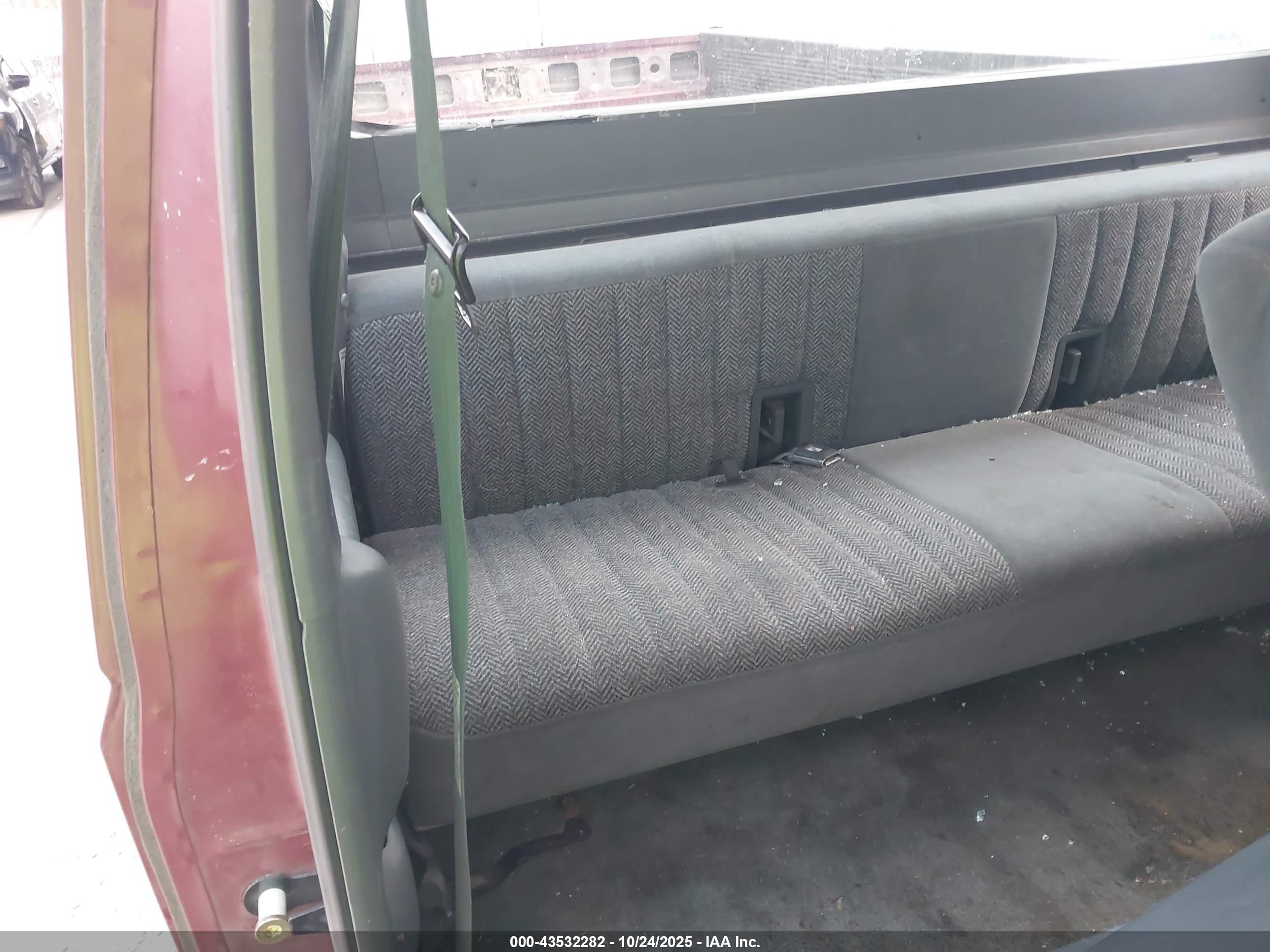 1993 Ford F250   Burgundy vin: 1FTHX26M5PKB47787