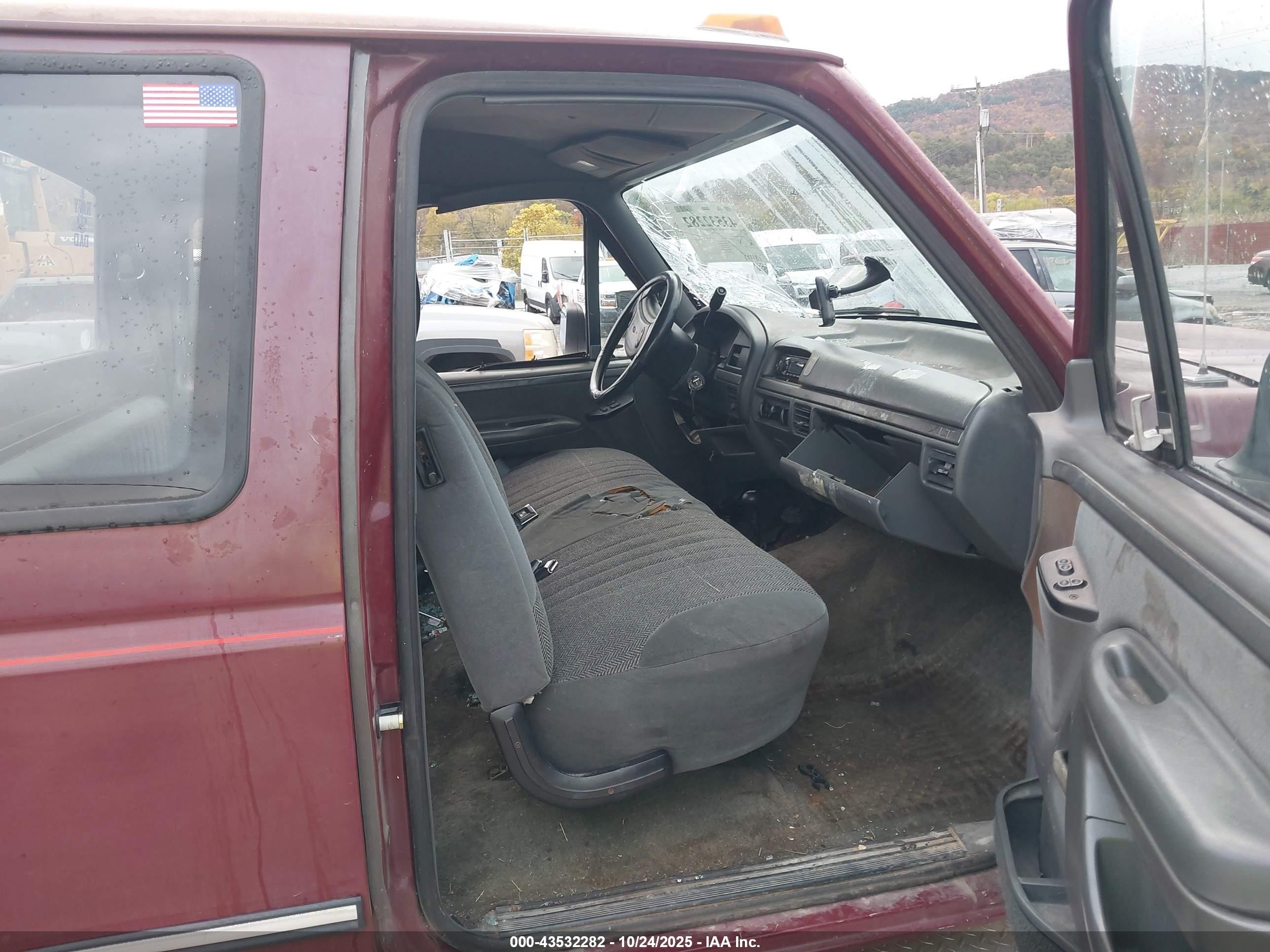 1993 Ford F250   Burgundy vin: 1FTHX26M5PKB47787