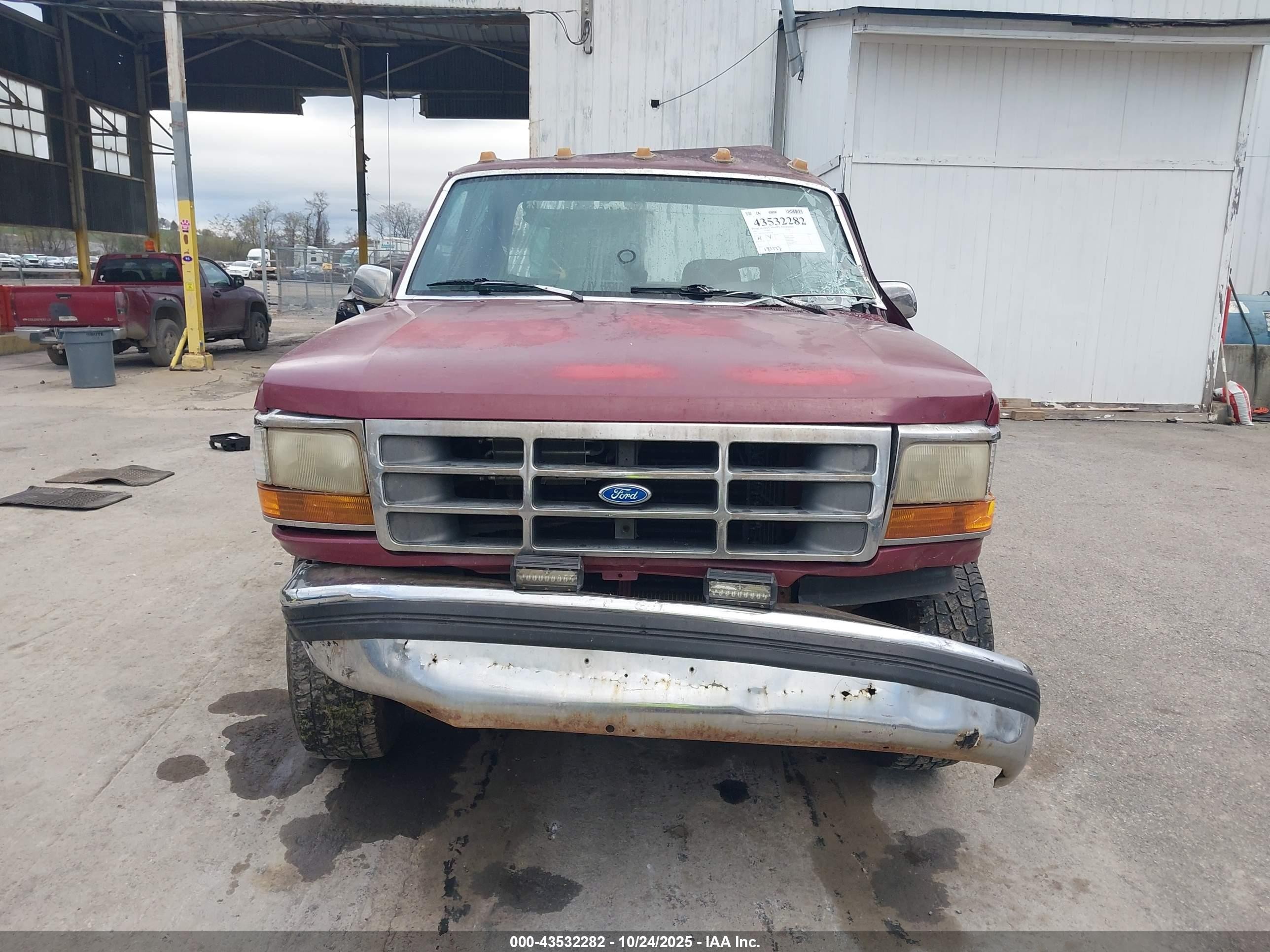 1993 Ford F250   Burgundy vin: 1FTHX26M5PKB47787