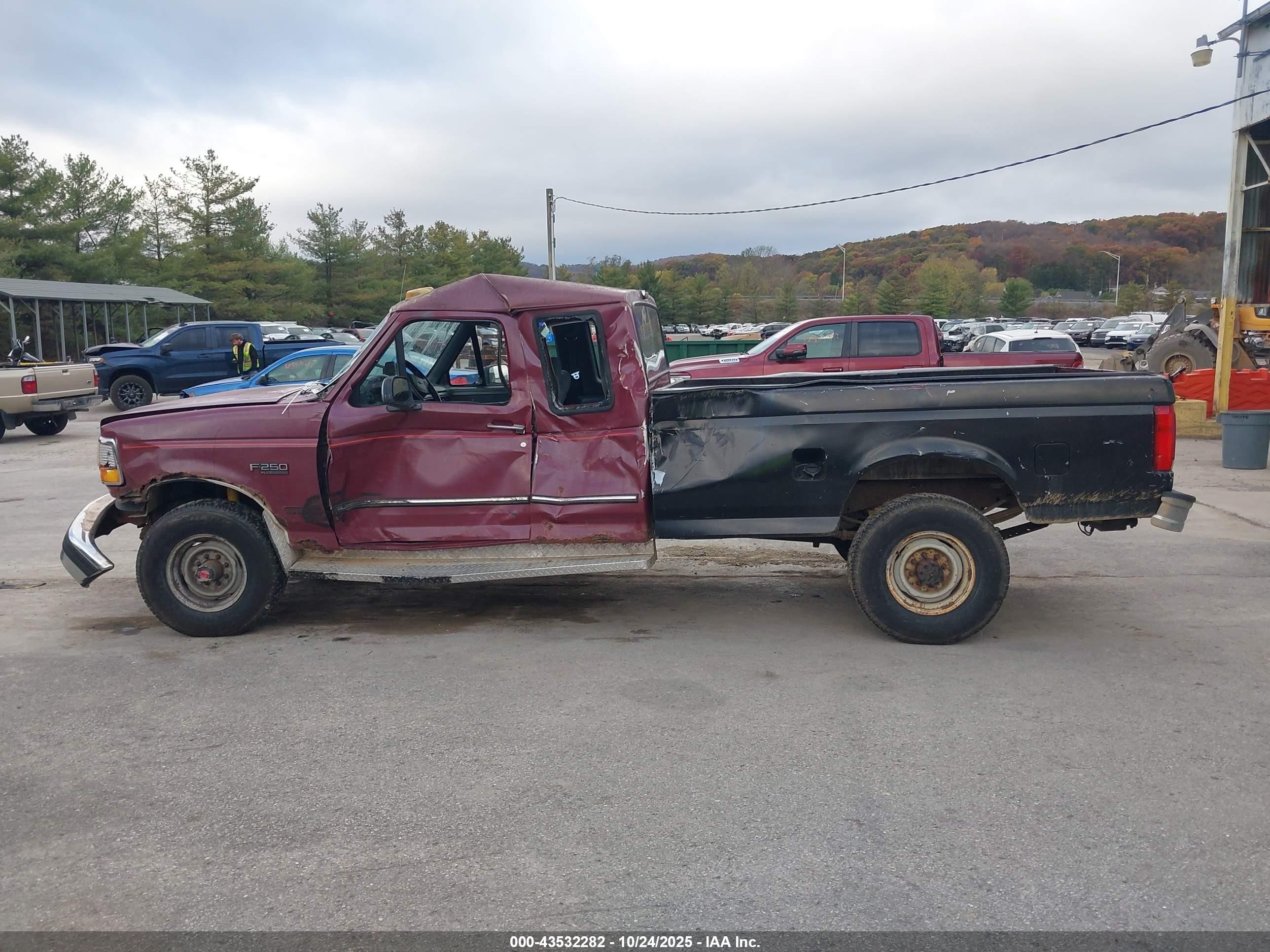 1993 Ford F250   Burgundy vin: 1FTHX26M5PKB47787