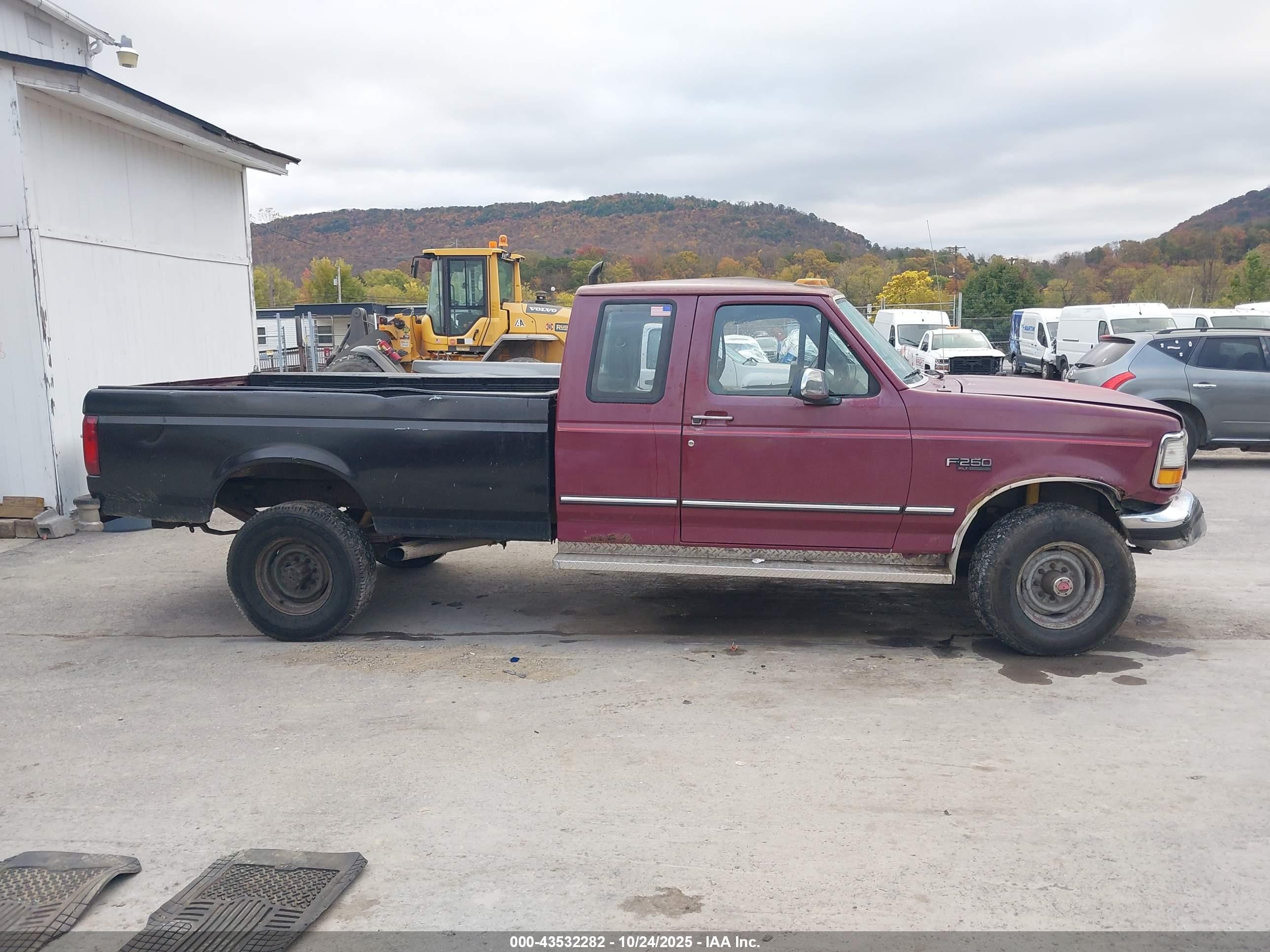 1993 Ford F250   Burgundy vin: 1FTHX26M5PKB47787