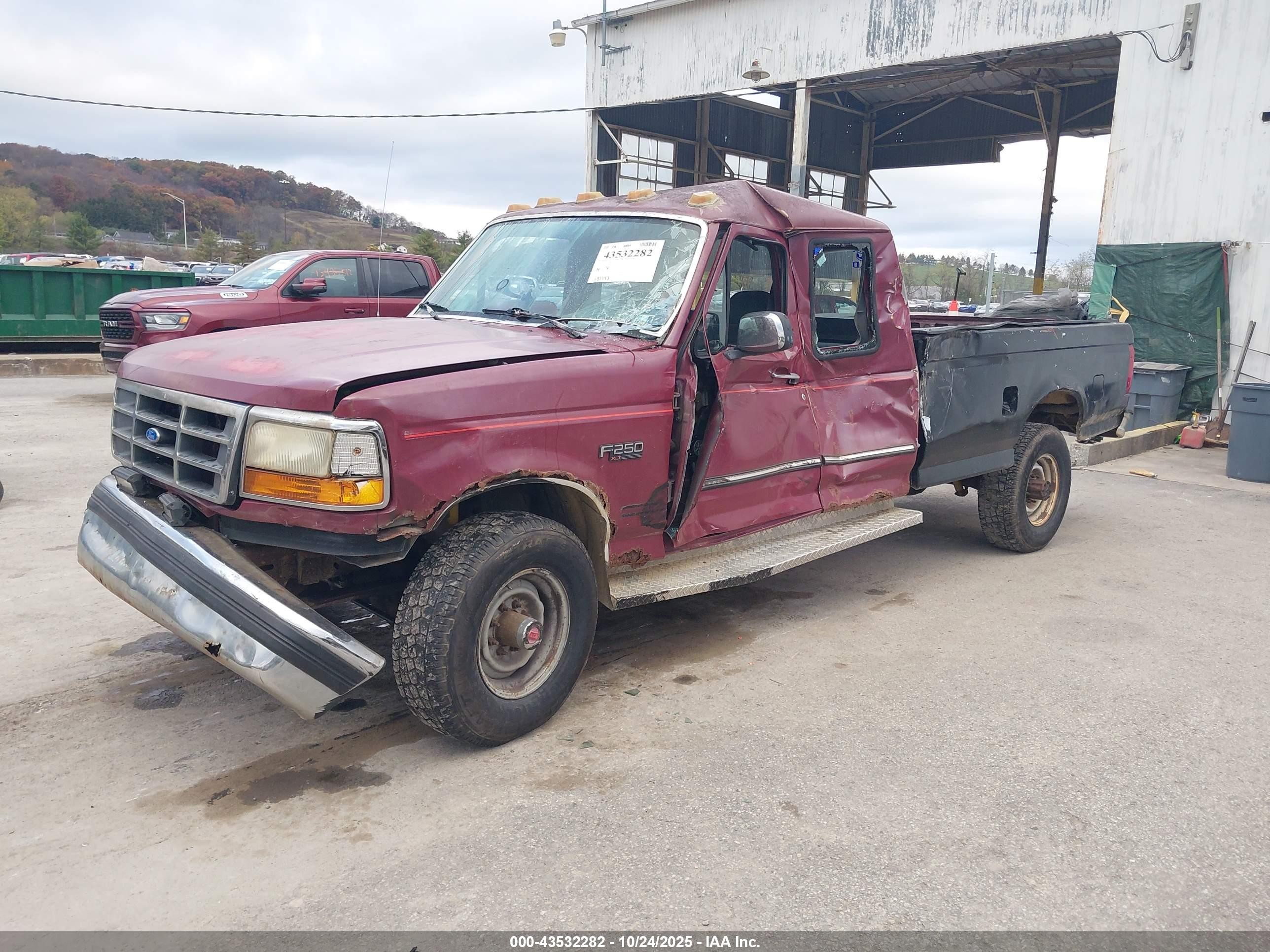 1993 Ford F250   Burgundy vin: 1FTHX26M5PKB47787