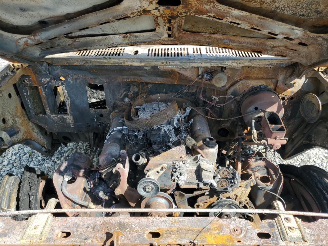 1981 Ford F350 Burn vin: 1FTJF35G6BPA18359