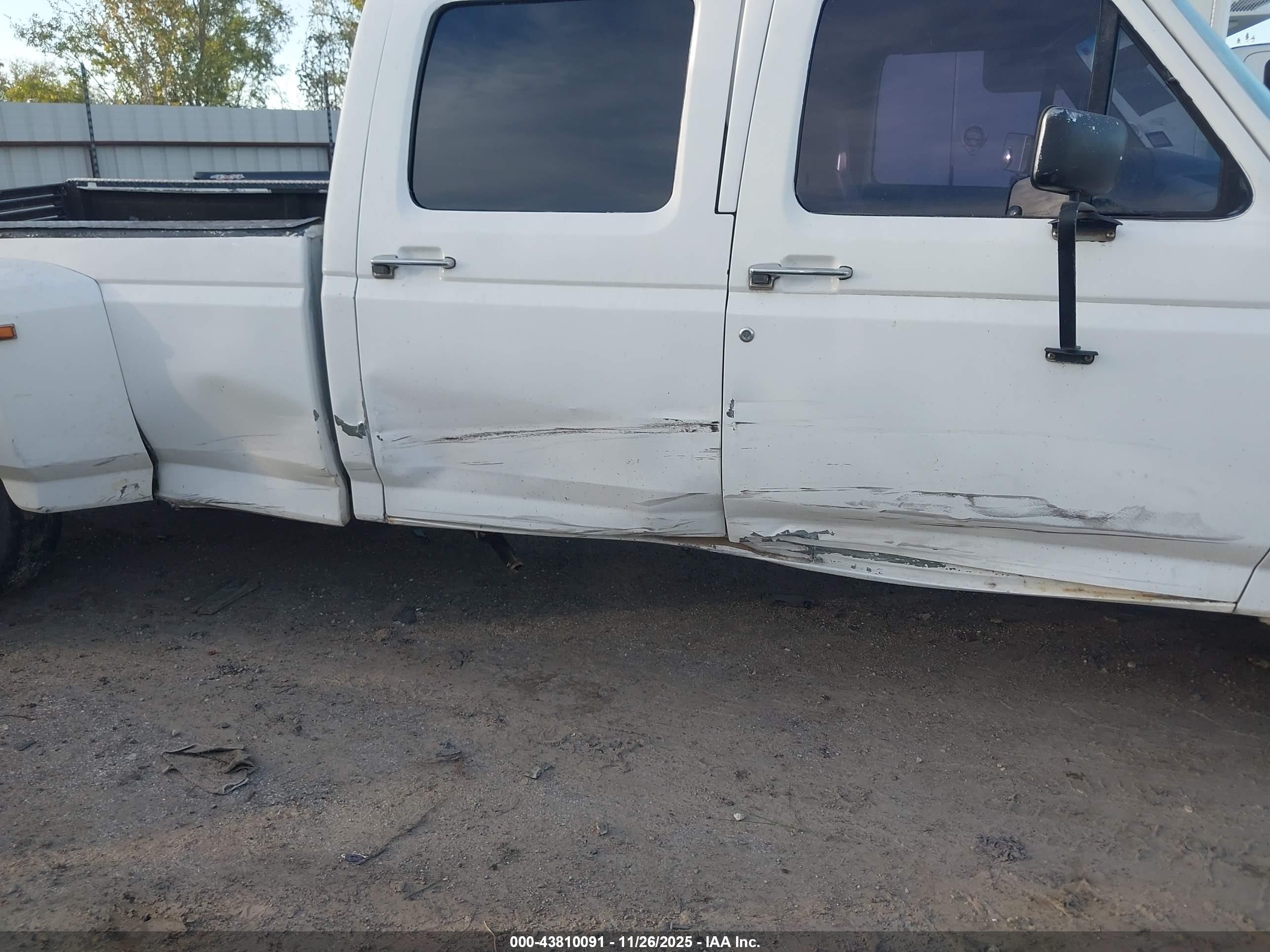 1995 Ford F350   Белый vin: 1FTJW35F1SEA71098