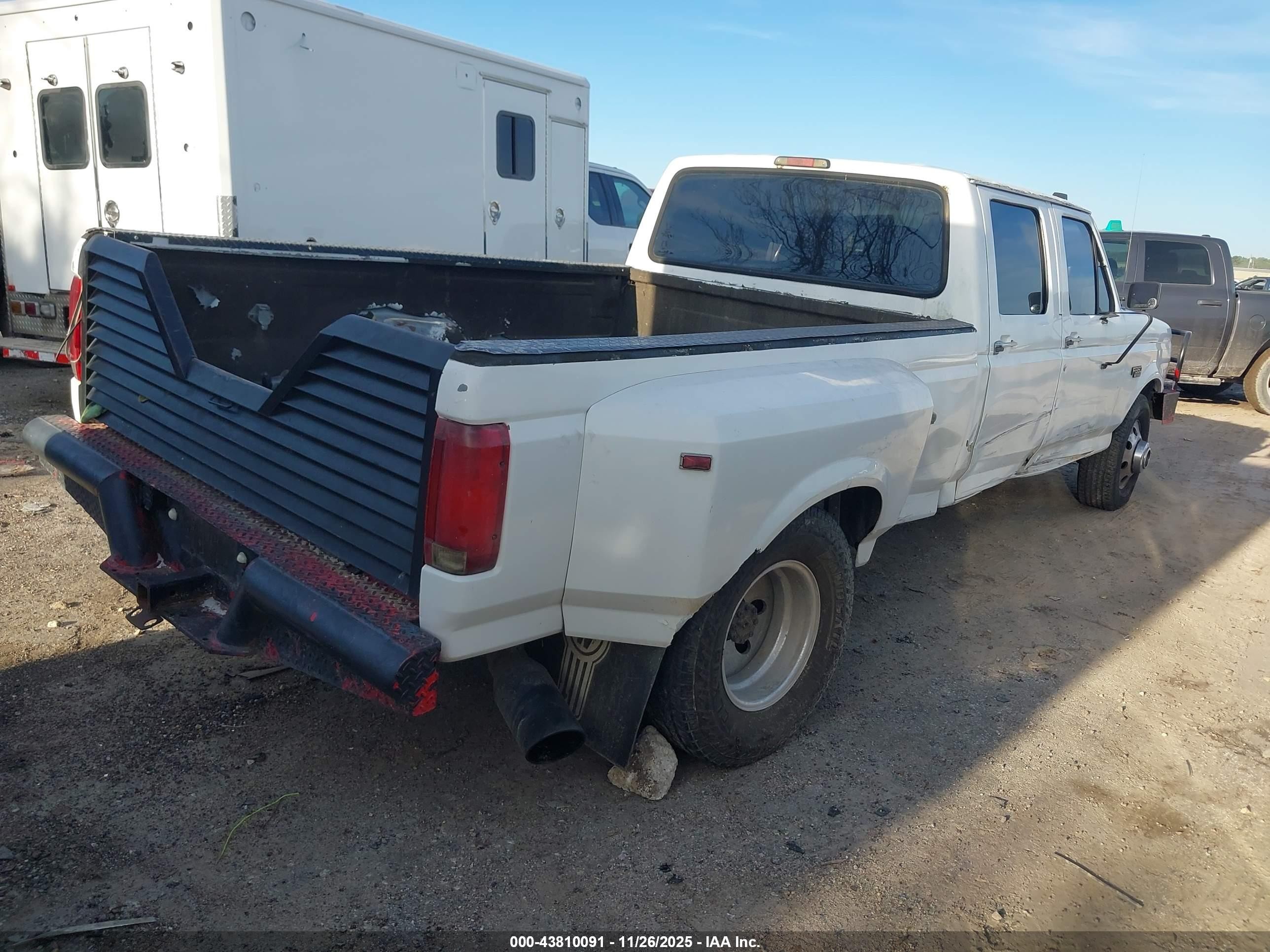 1995 Ford F350   Белый vin: 1FTJW35F1SEA71098