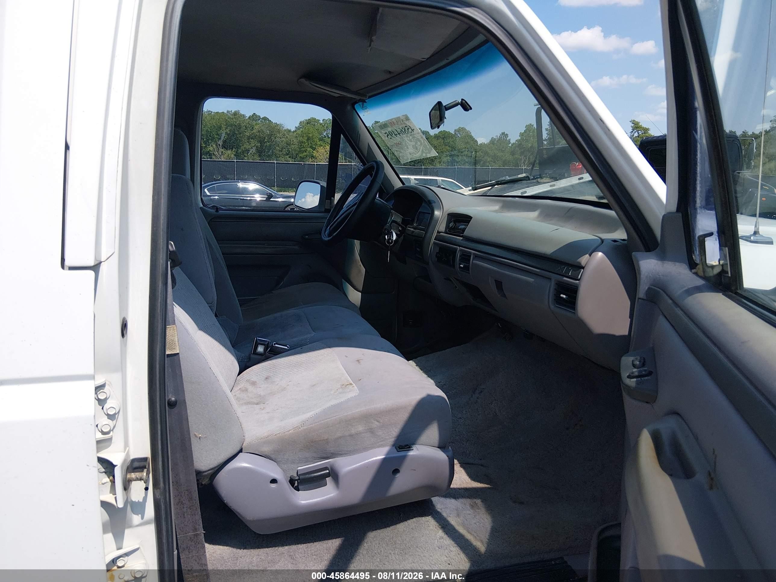 1995 Ford F350   White vin: 1FTJW35F2SEA43679