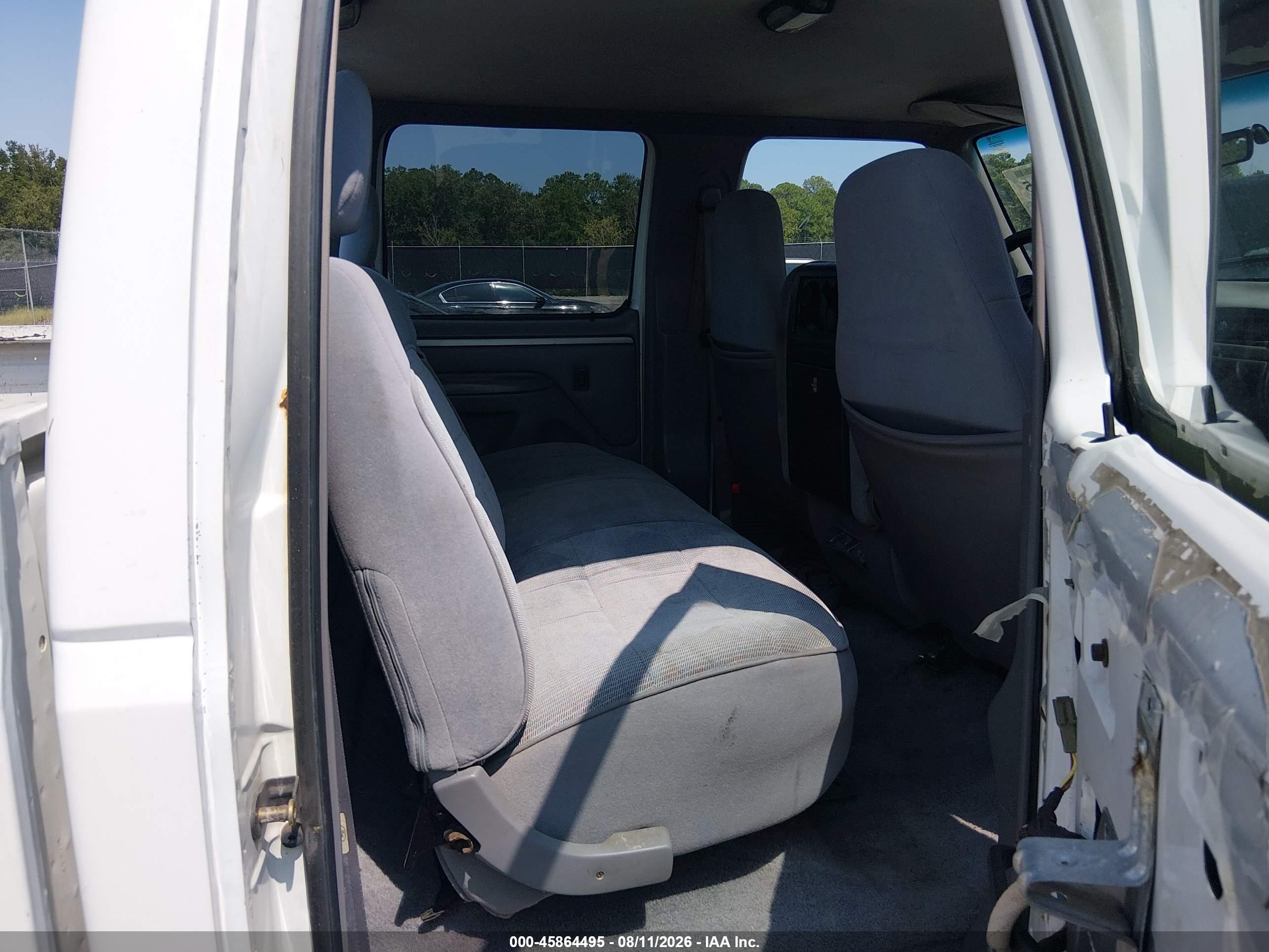 1995 Ford F350   White vin: 1FTJW35F2SEA43679