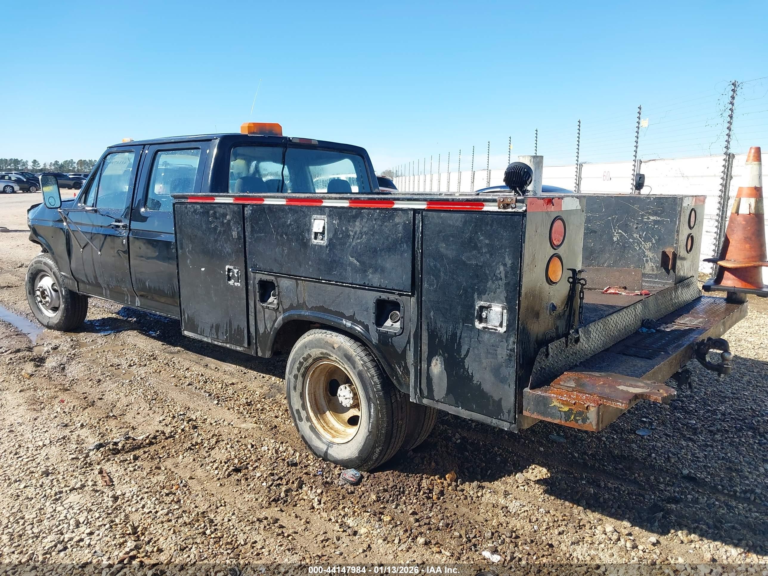 1995 Ford F350   Black vin: 1FTJW35F8SEA51432