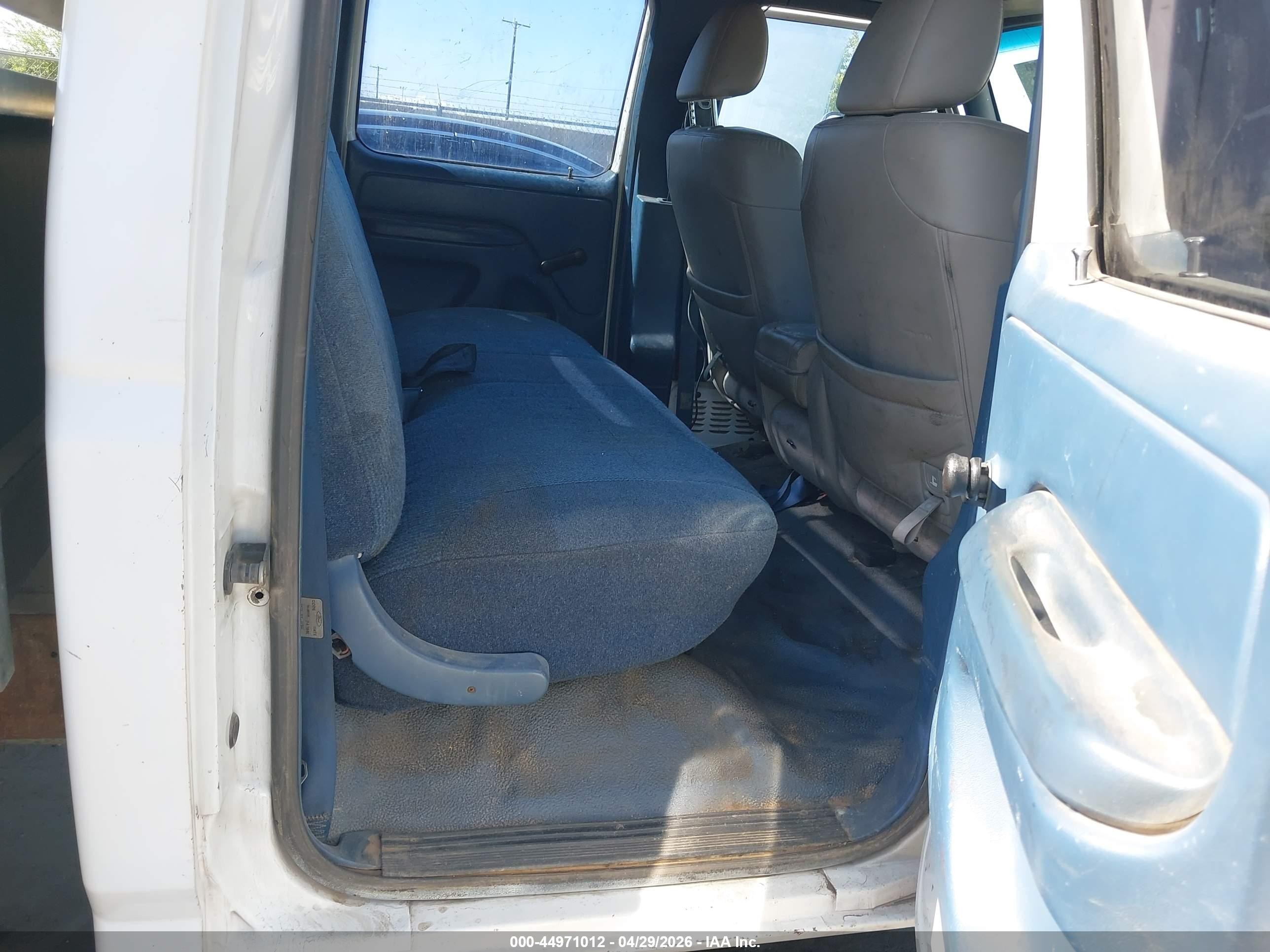 1995 Ford F350   White vin: 1FTJW35F8SEA68702
