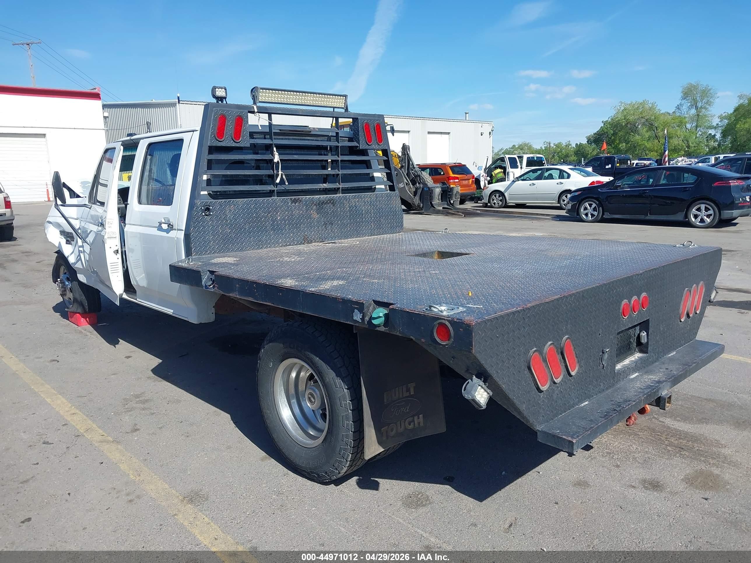 1995 Ford F350   White vin: 1FTJW35F8SEA68702