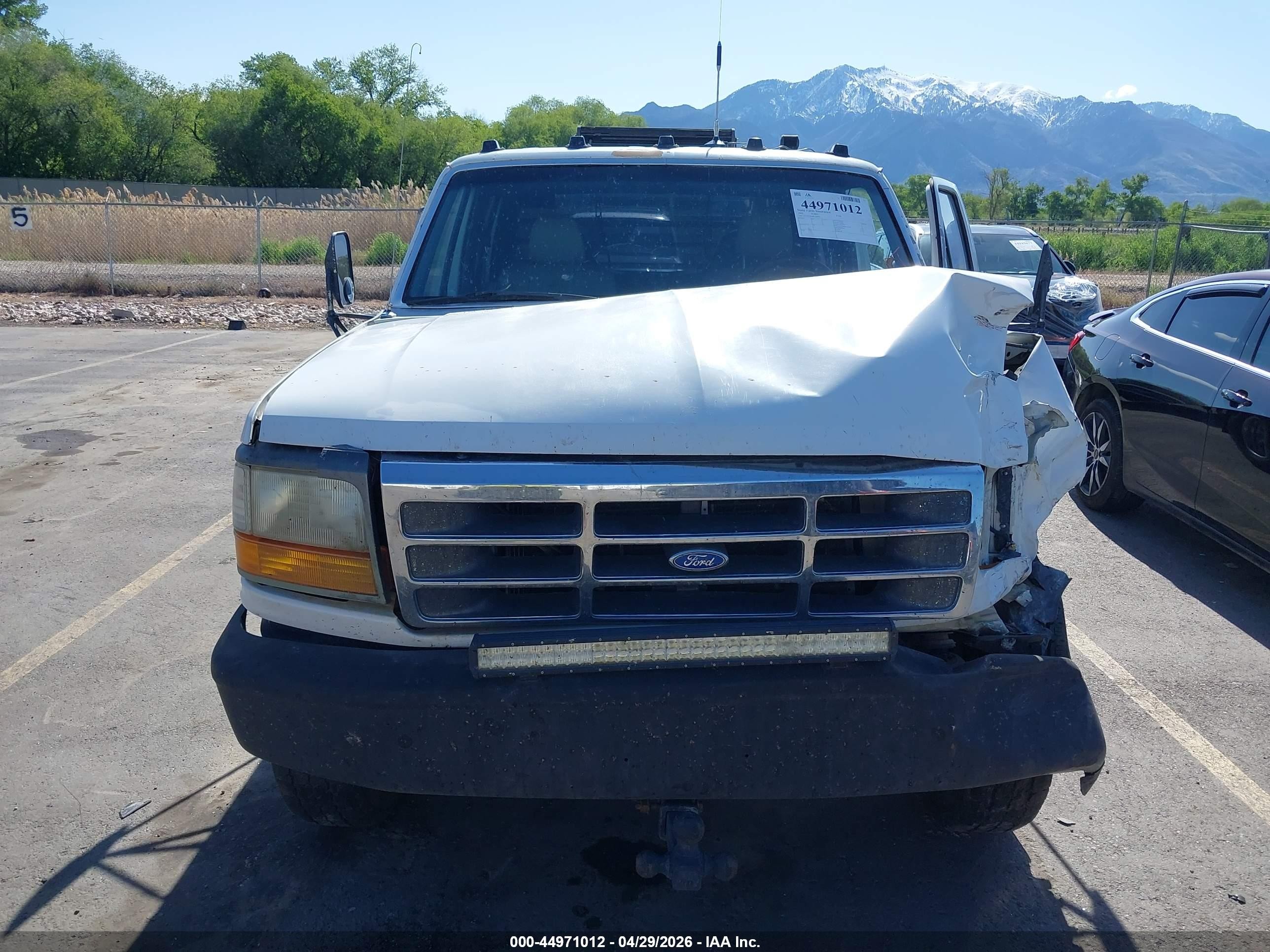 1995 Ford F350   White vin: 1FTJW35F8SEA68702