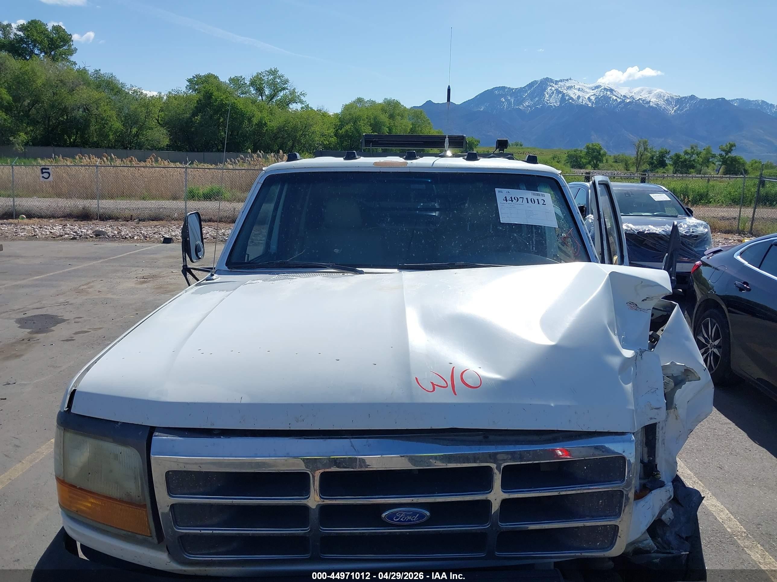 1995 Ford F350   White vin: 1FTJW35F8SEA68702