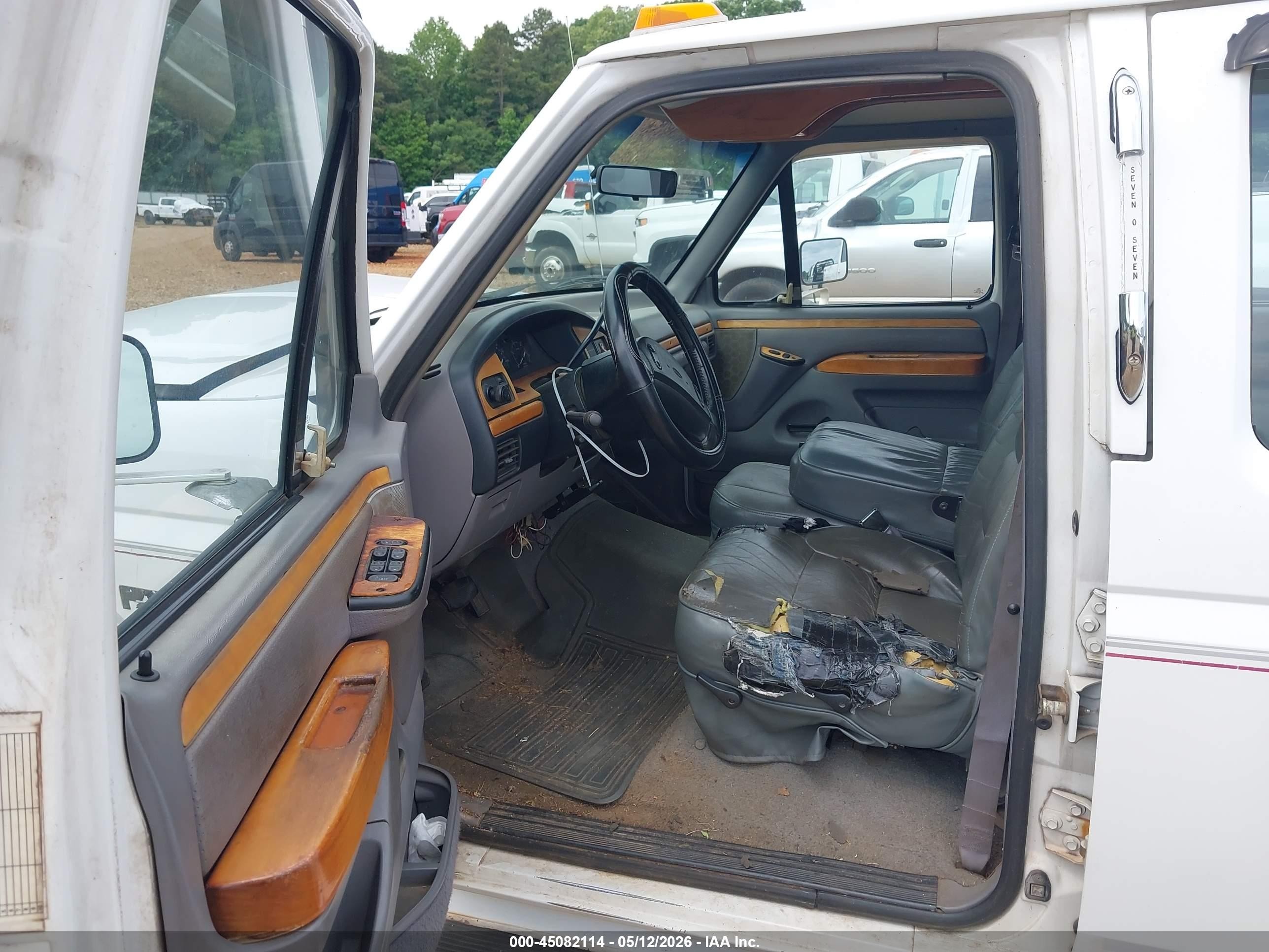1996 Ford F350   White vin: 1FTJW35F8TEB28608