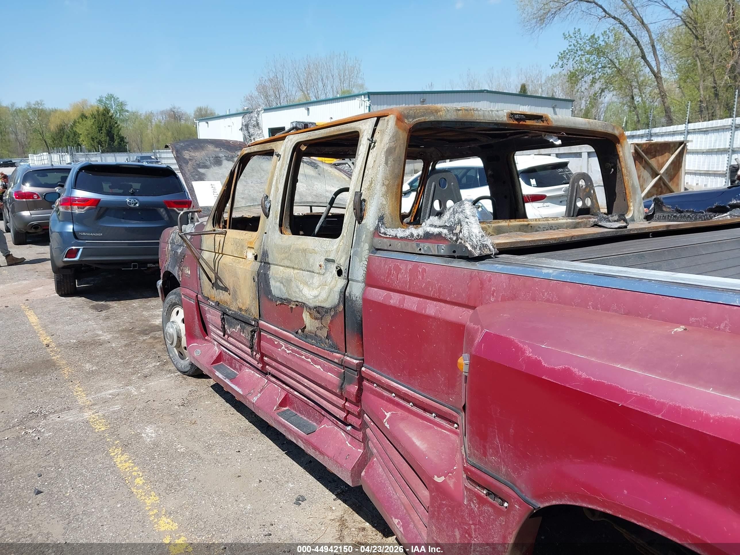 1997 Ford F-350 Xl Red vin: 1FTJW35F9VEC47433