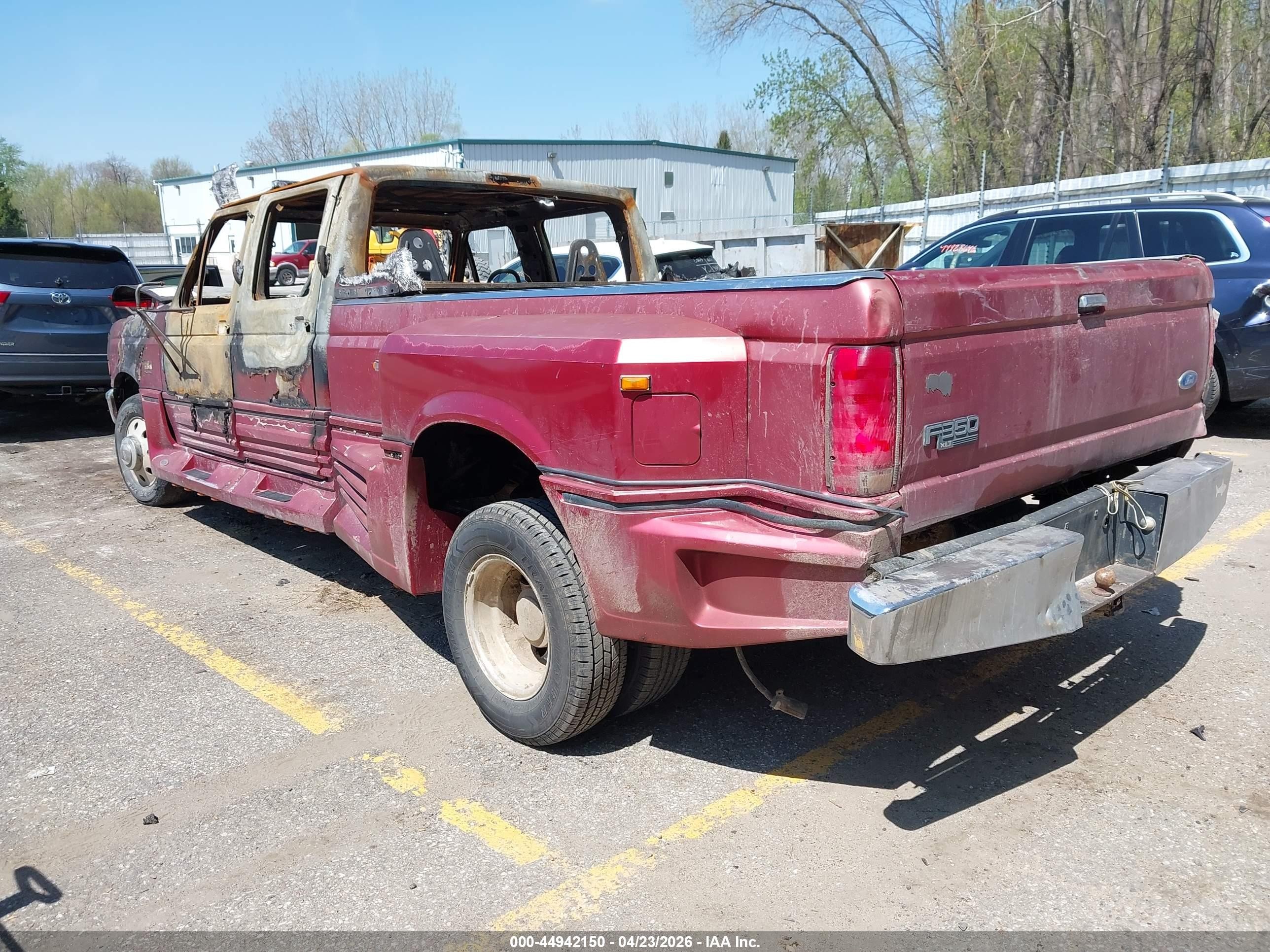 1997 Ford F-350 Xl Red vin: 1FTJW35F9VEC47433