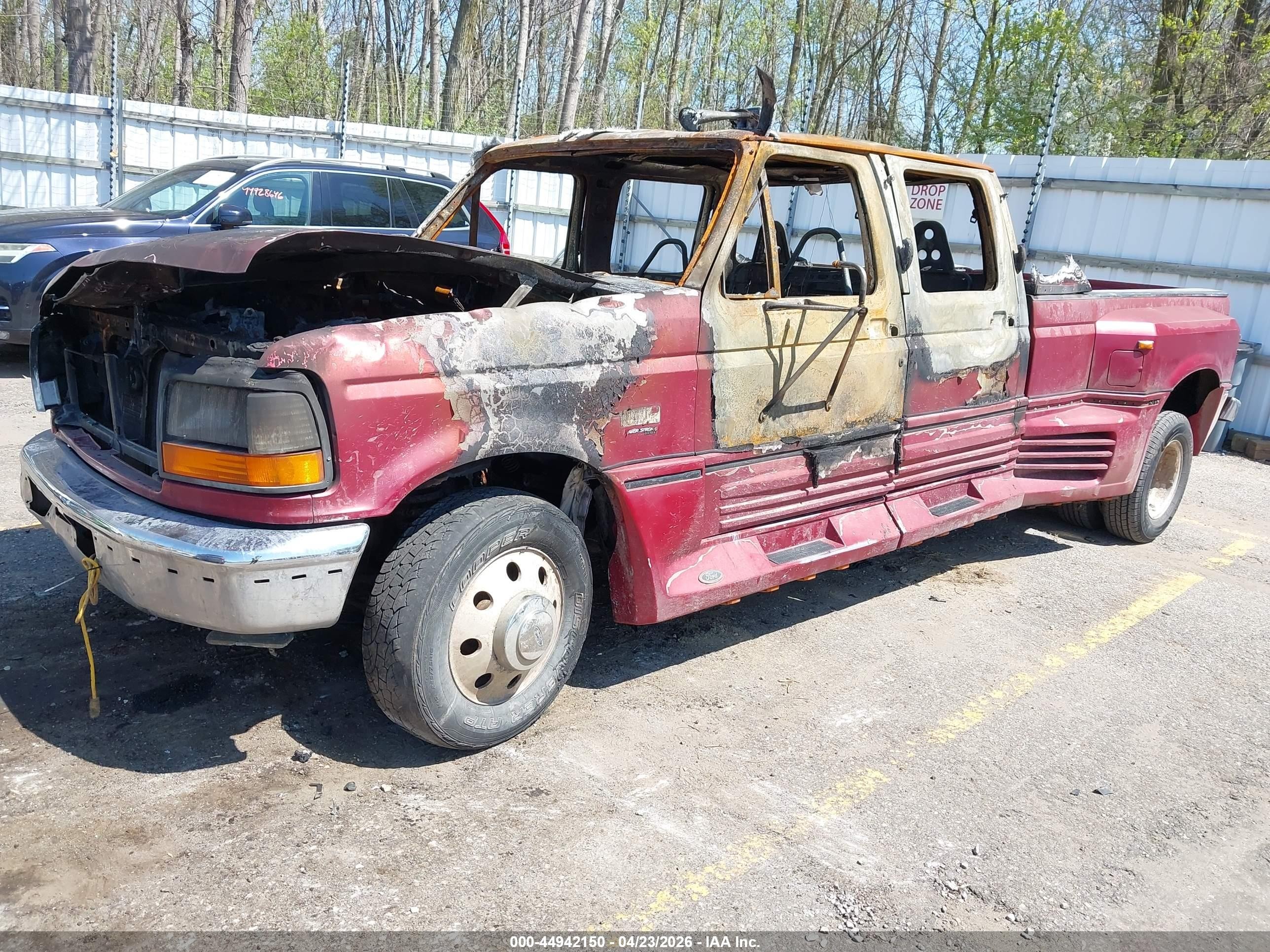 1997 Ford F-350 Xl Red vin: 1FTJW35F9VEC47433