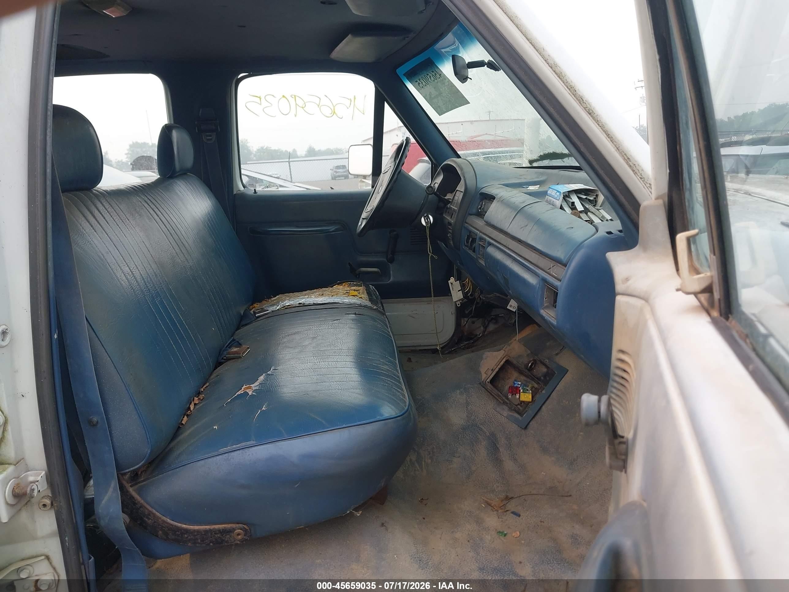 1994 Ford F350   White vin: 1FTJW35H4REA37829