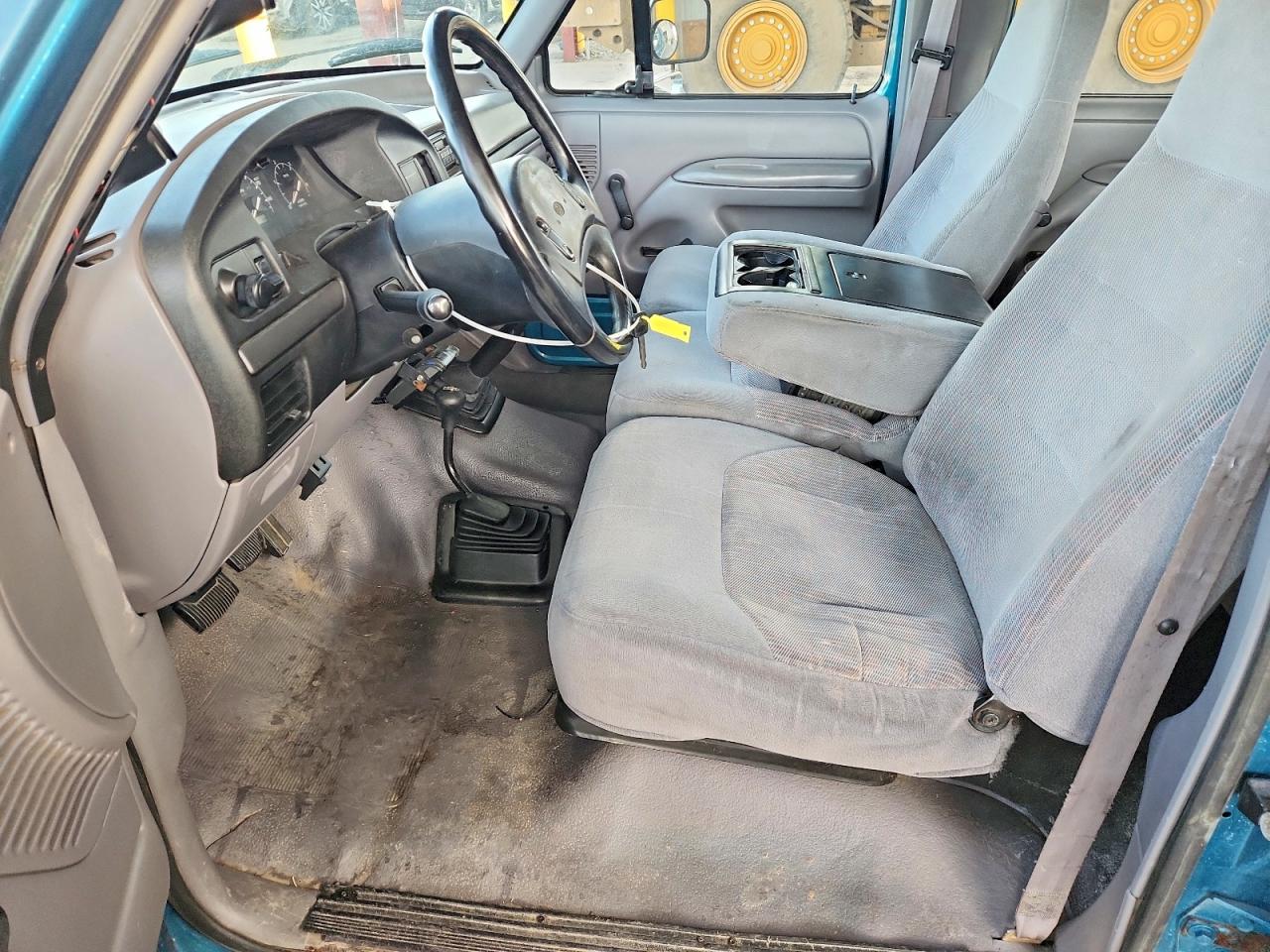 1995 Ford F350 Two Tone vin: 1FTJW36F5SEA22081