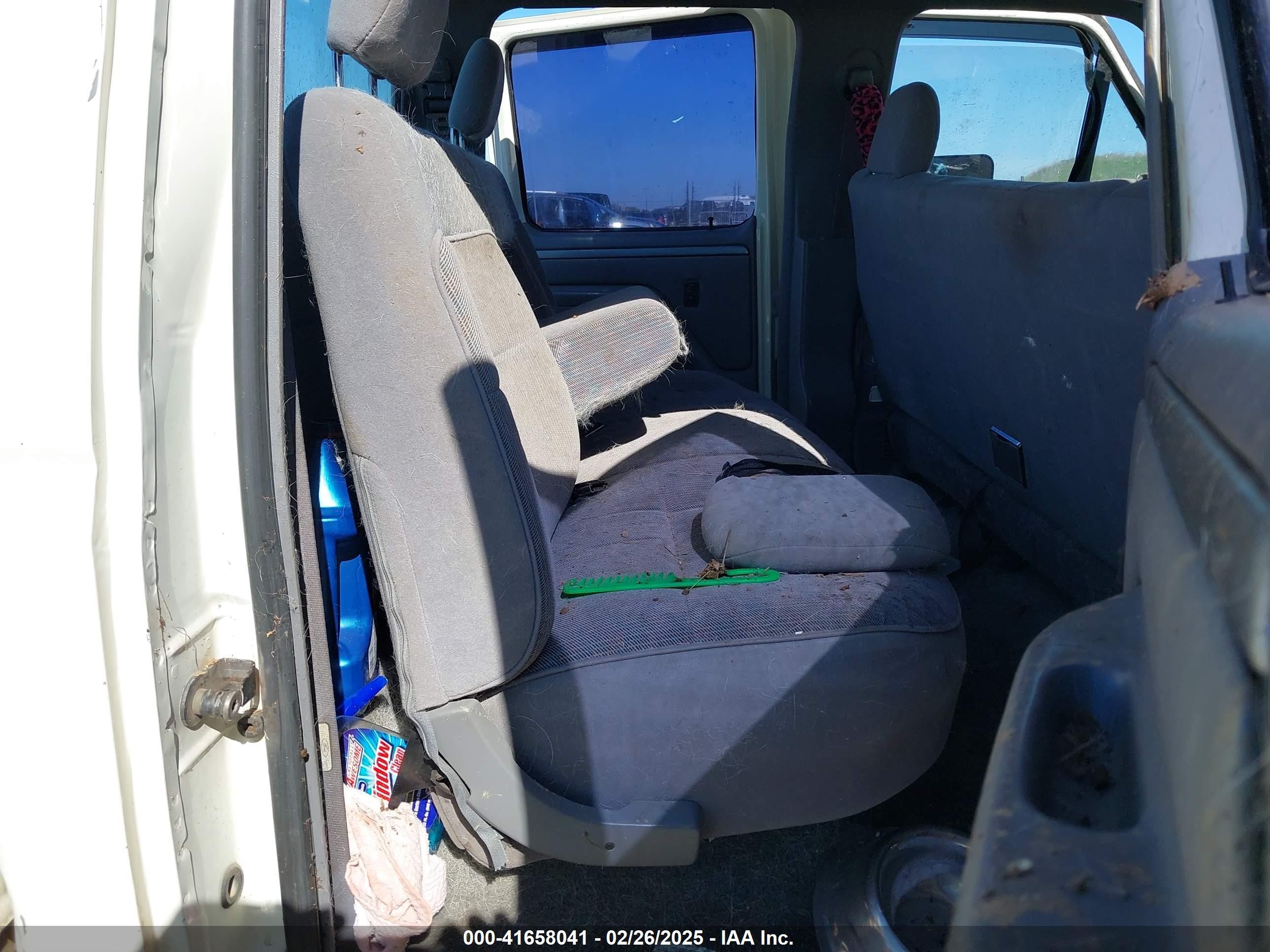 1995 Ford F350   White vin: 1FTJW36F5SEA51337