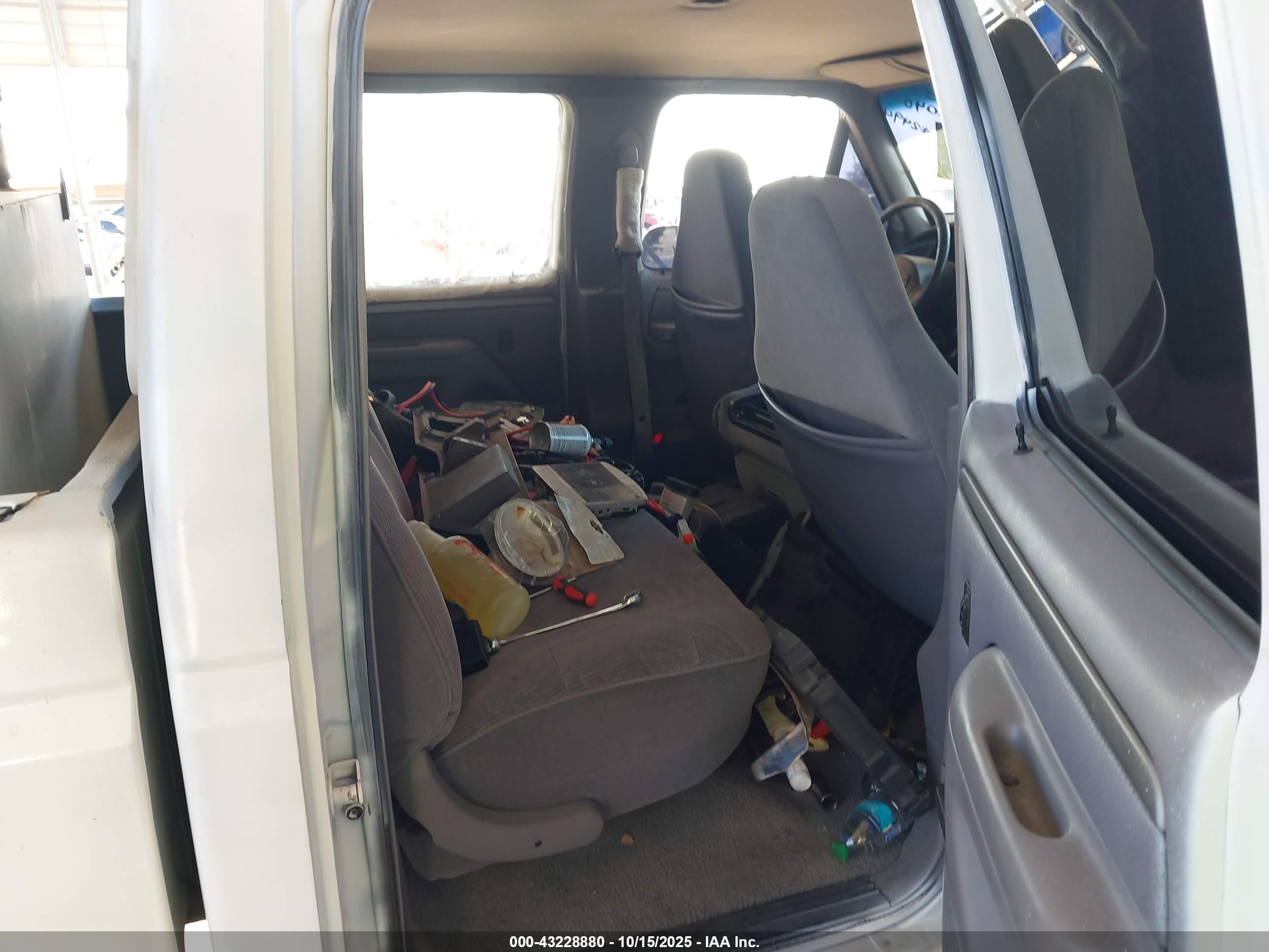 1995 Ford F350   White vin: 1FTJW36F5SEA82040