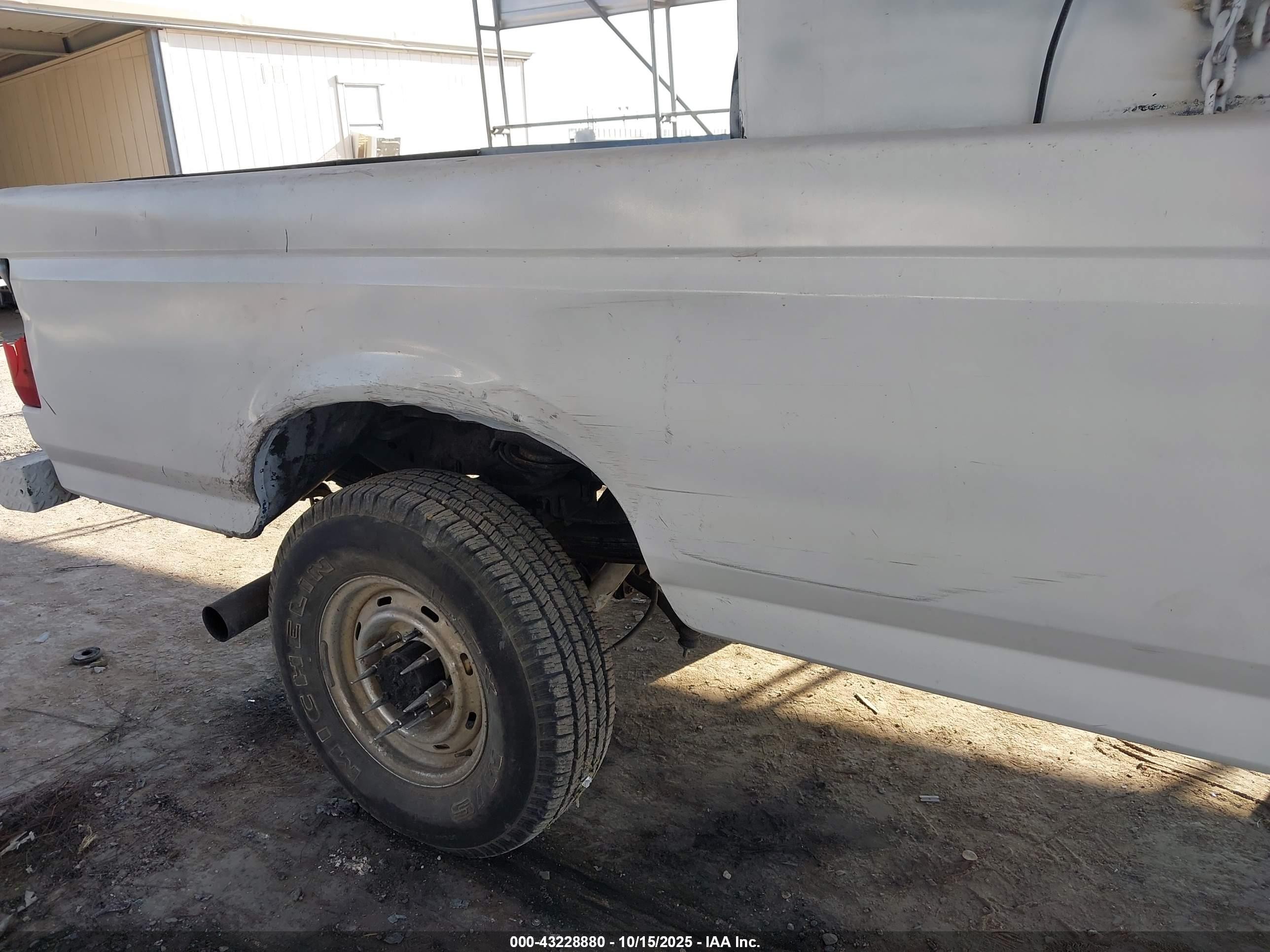 1995 Ford F350   White vin: 1FTJW36F5SEA82040