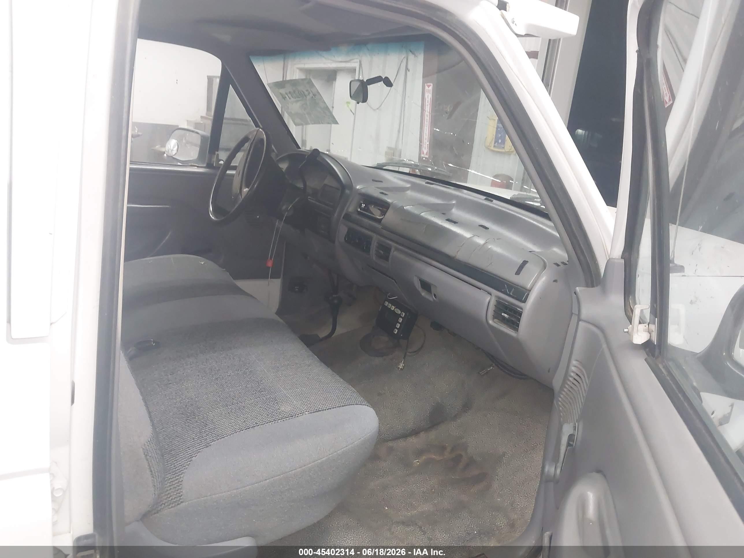 1997 Ford F-350 Xl White vin: 1FTJW36F8VEB17822
