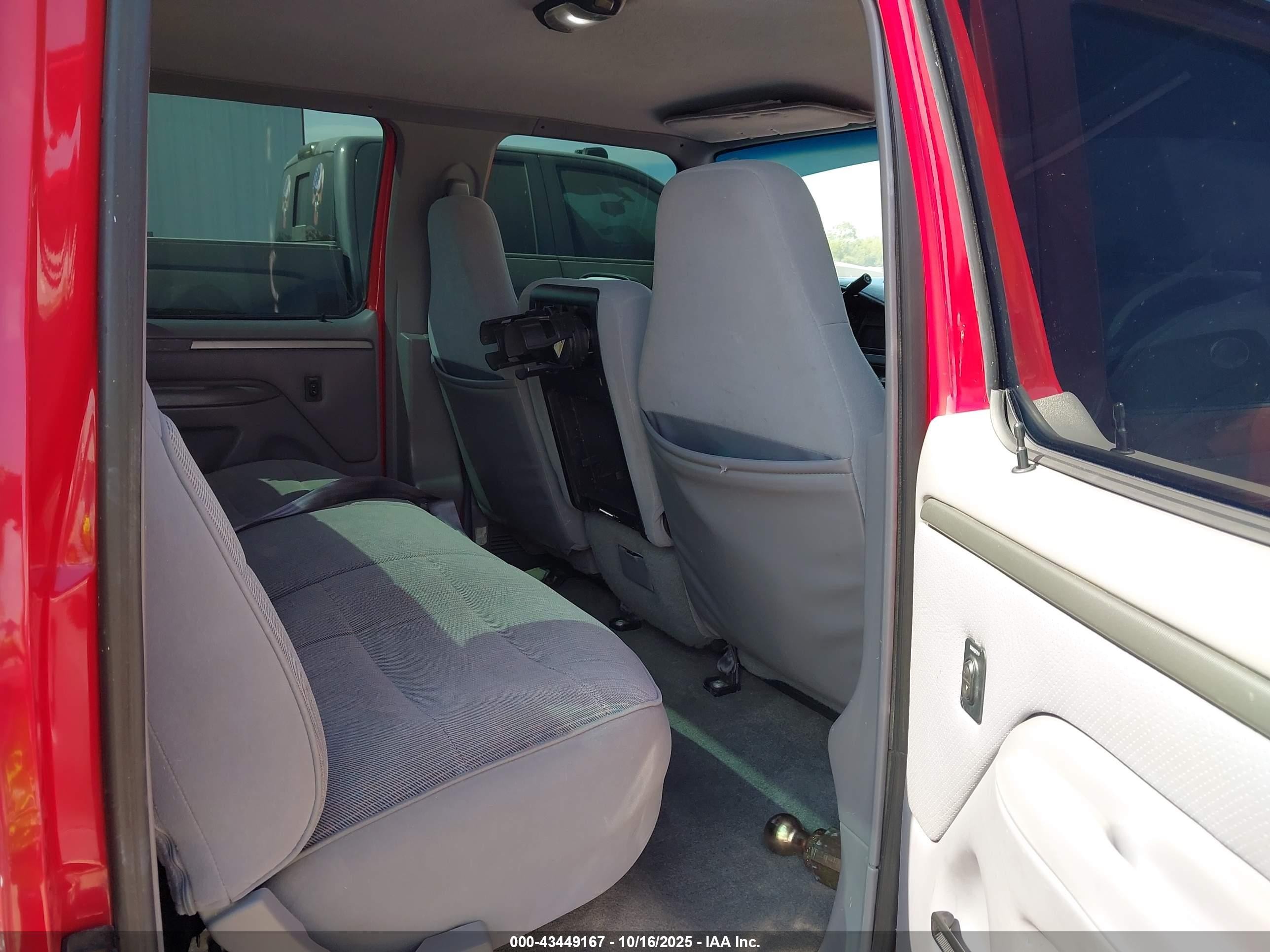 1995 Ford F350   Red vin: 1FTJW36F9SEA47209