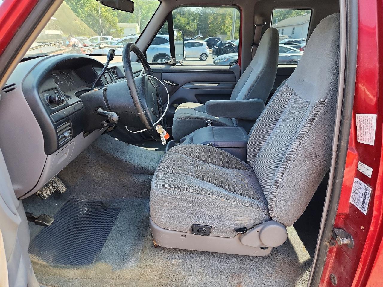 1996 Ford F350 Red vin: 1FTJX35F1TEA59838