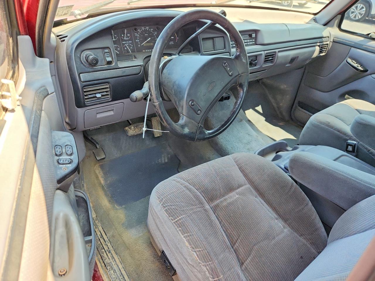 1996 Ford F350 Red vin: 1FTJX35F1TEA59838