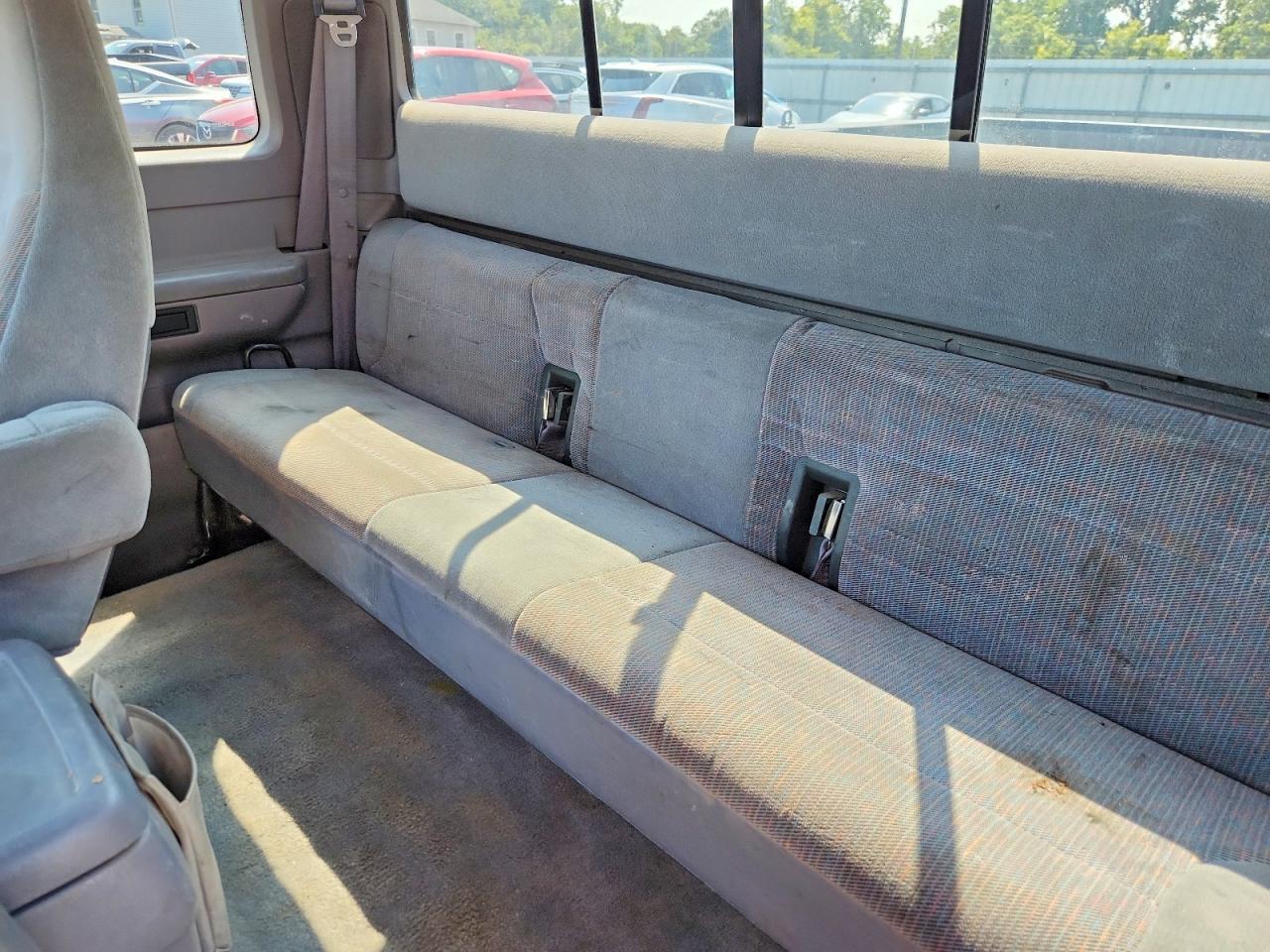 1996 Ford F350 Red vin: 1FTJX35F1TEA59838