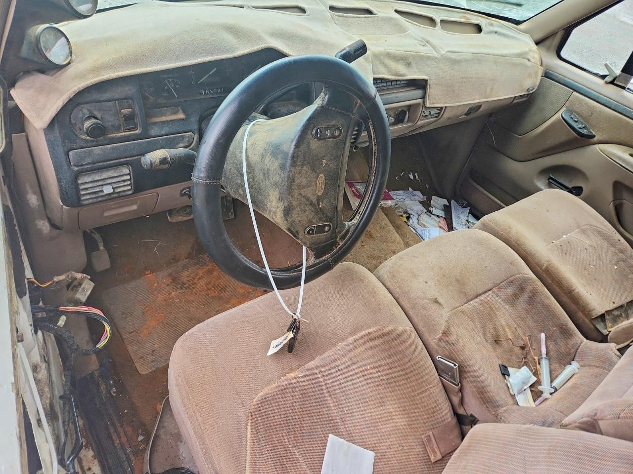 1997 Ford F350 White vin: 1FTJX35F2VEC61736