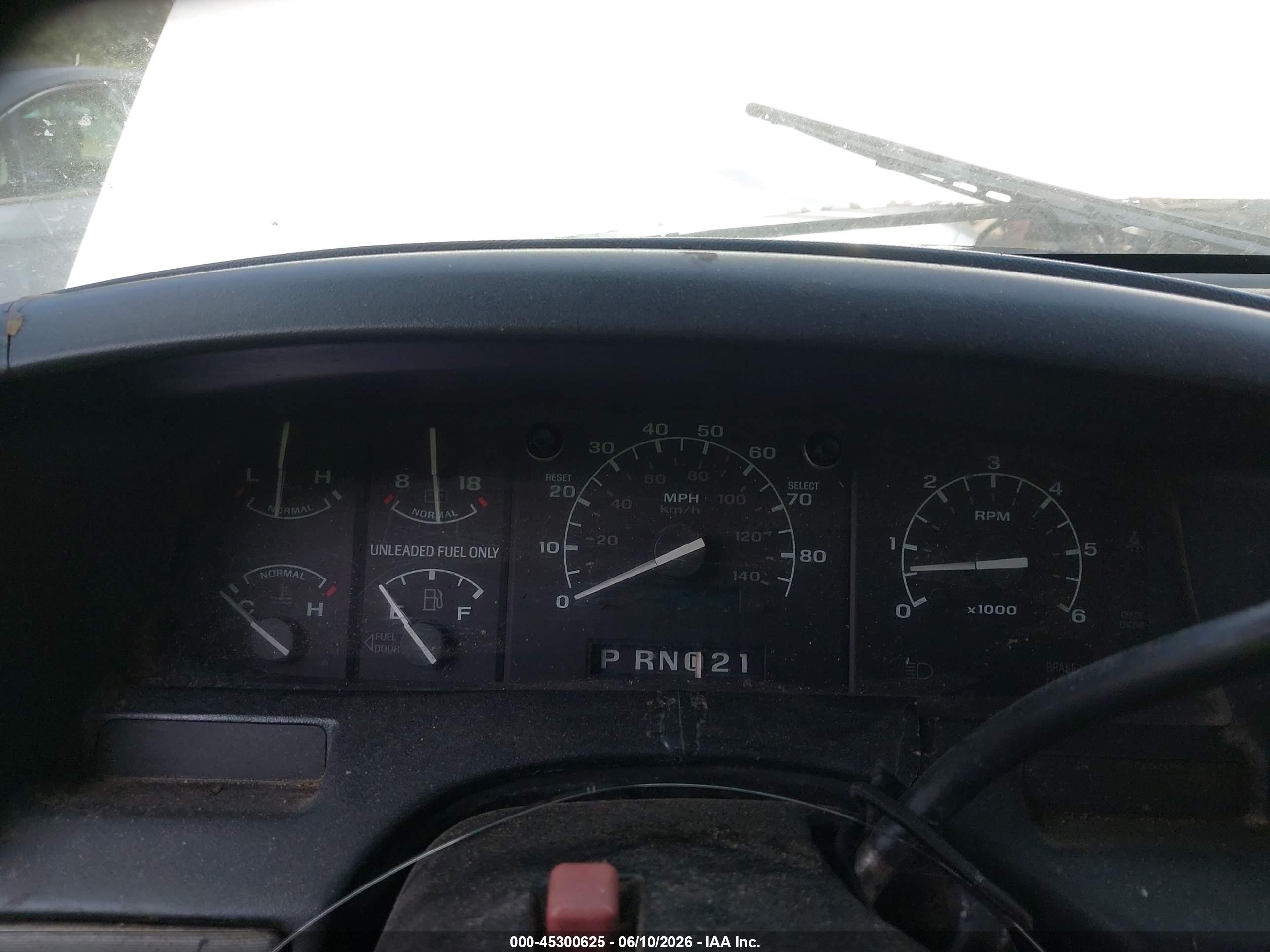 1992 Ford F350   White vin: 1FTJX35G0NKB61015
