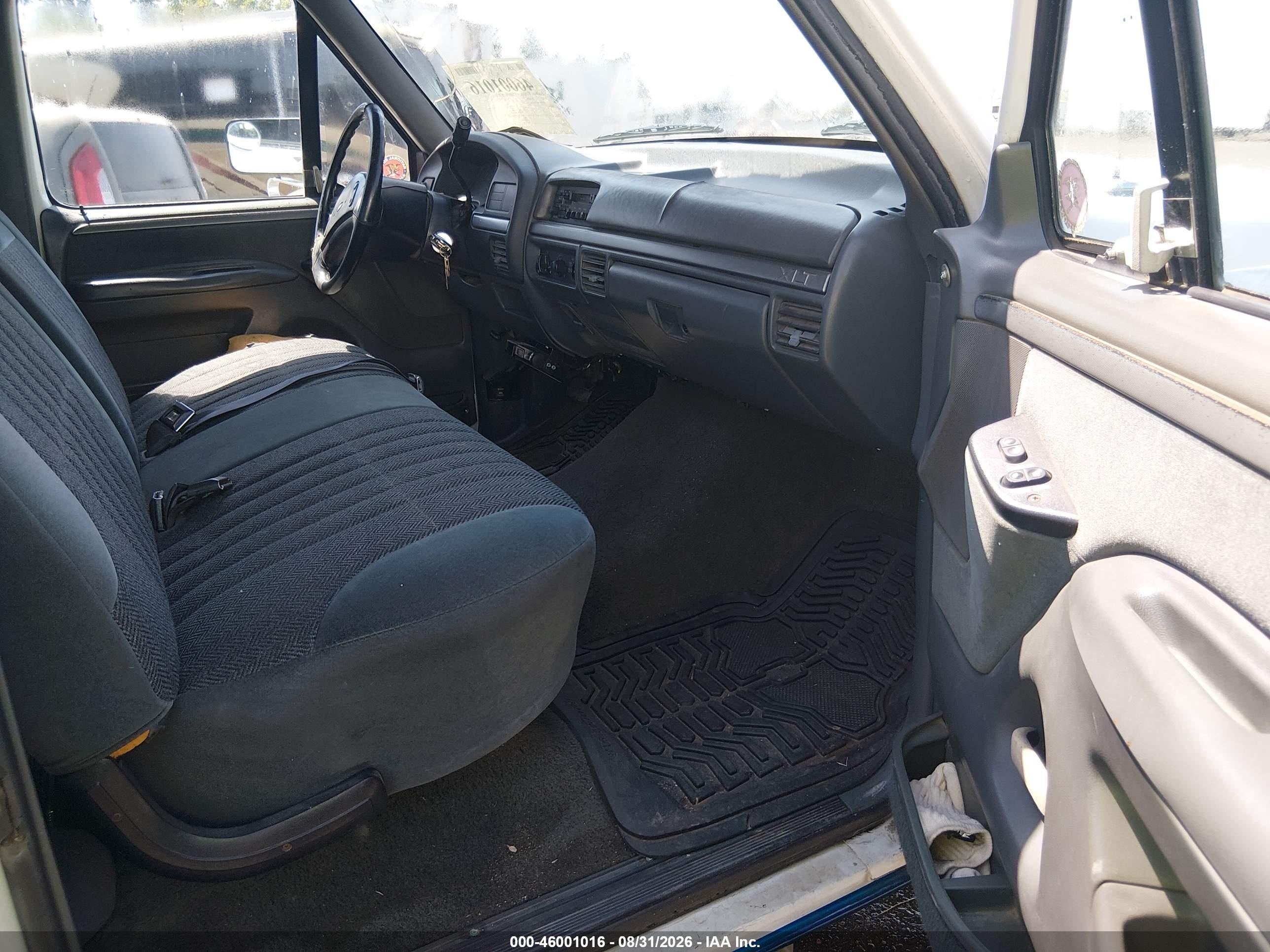 1992 Ford F350   Белый vin: 1FTJX35G2NKA83756