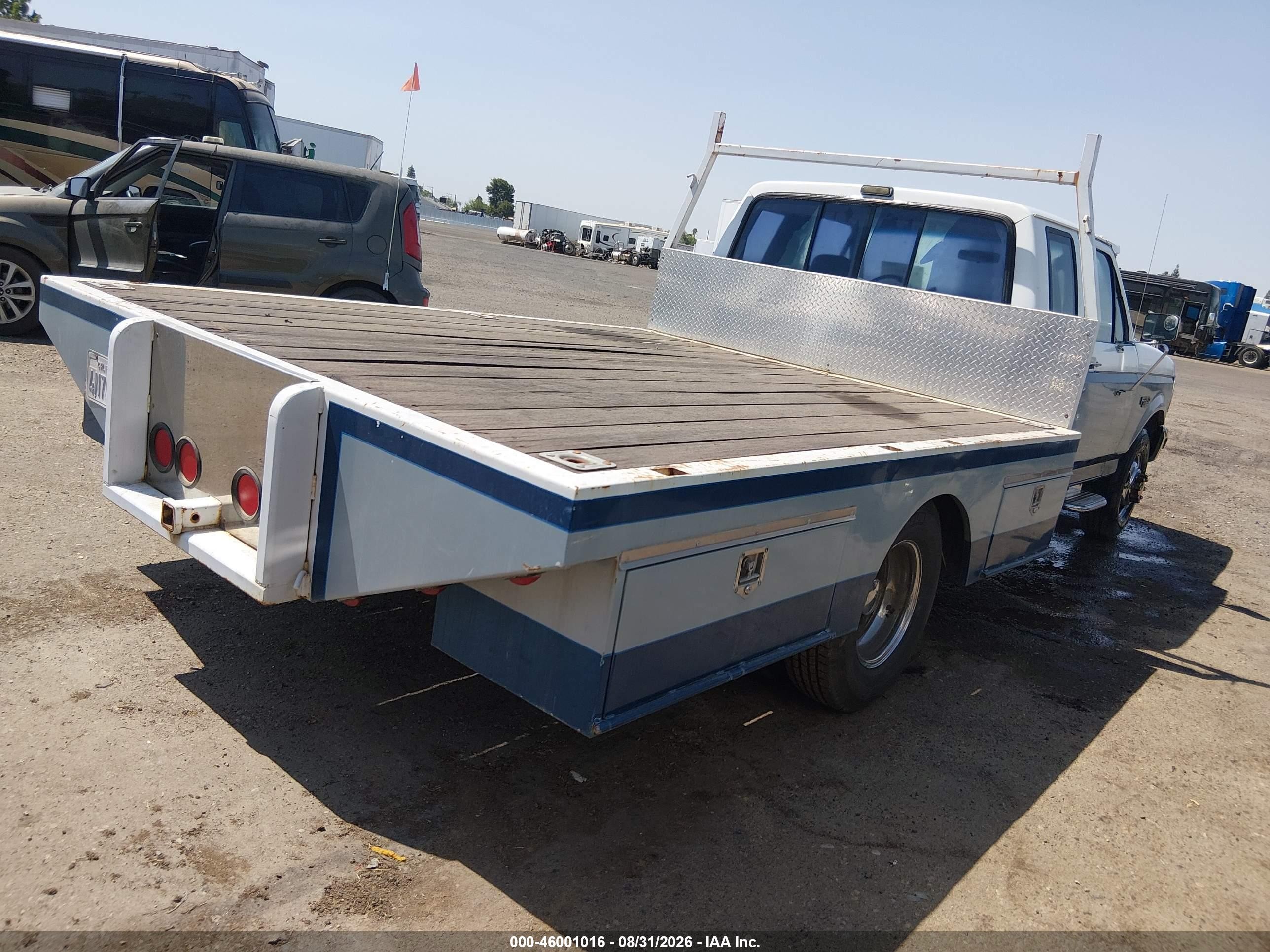 1992 Ford F350   Белый vin: 1FTJX35G2NKA83756