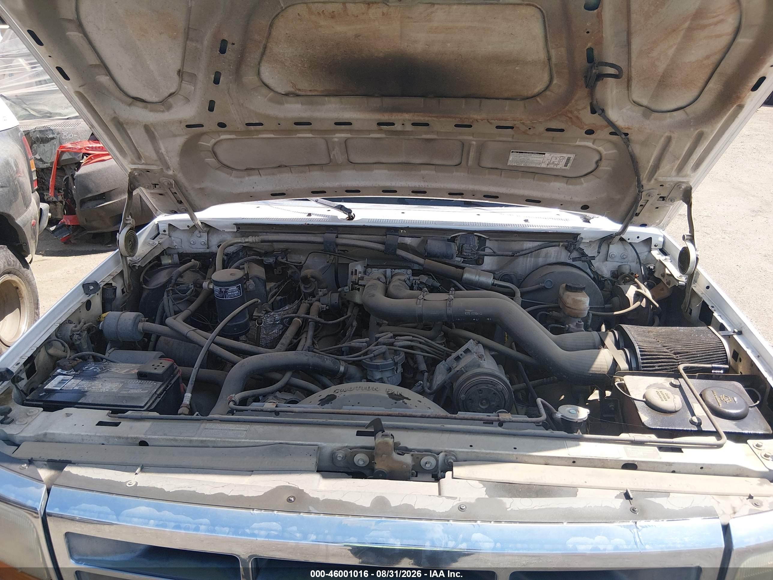 1992 Ford F350   Белый vin: 1FTJX35G2NKA83756