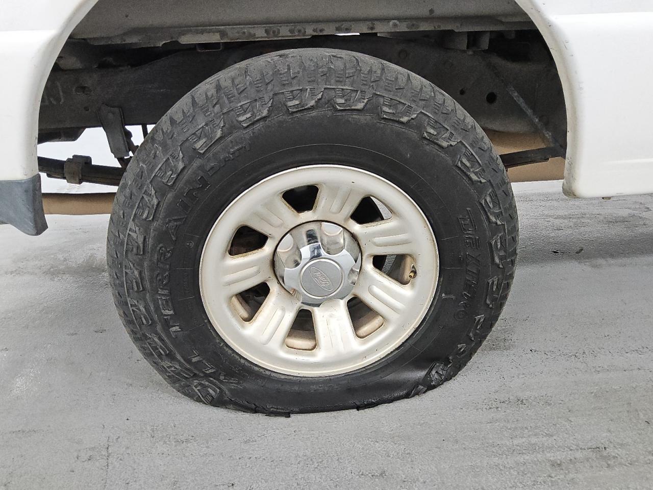 2010 Ford Ranger White vin: 1FTKR1AD0APA21946 Damage: Right Rear Tire, Cut, Replacement Required