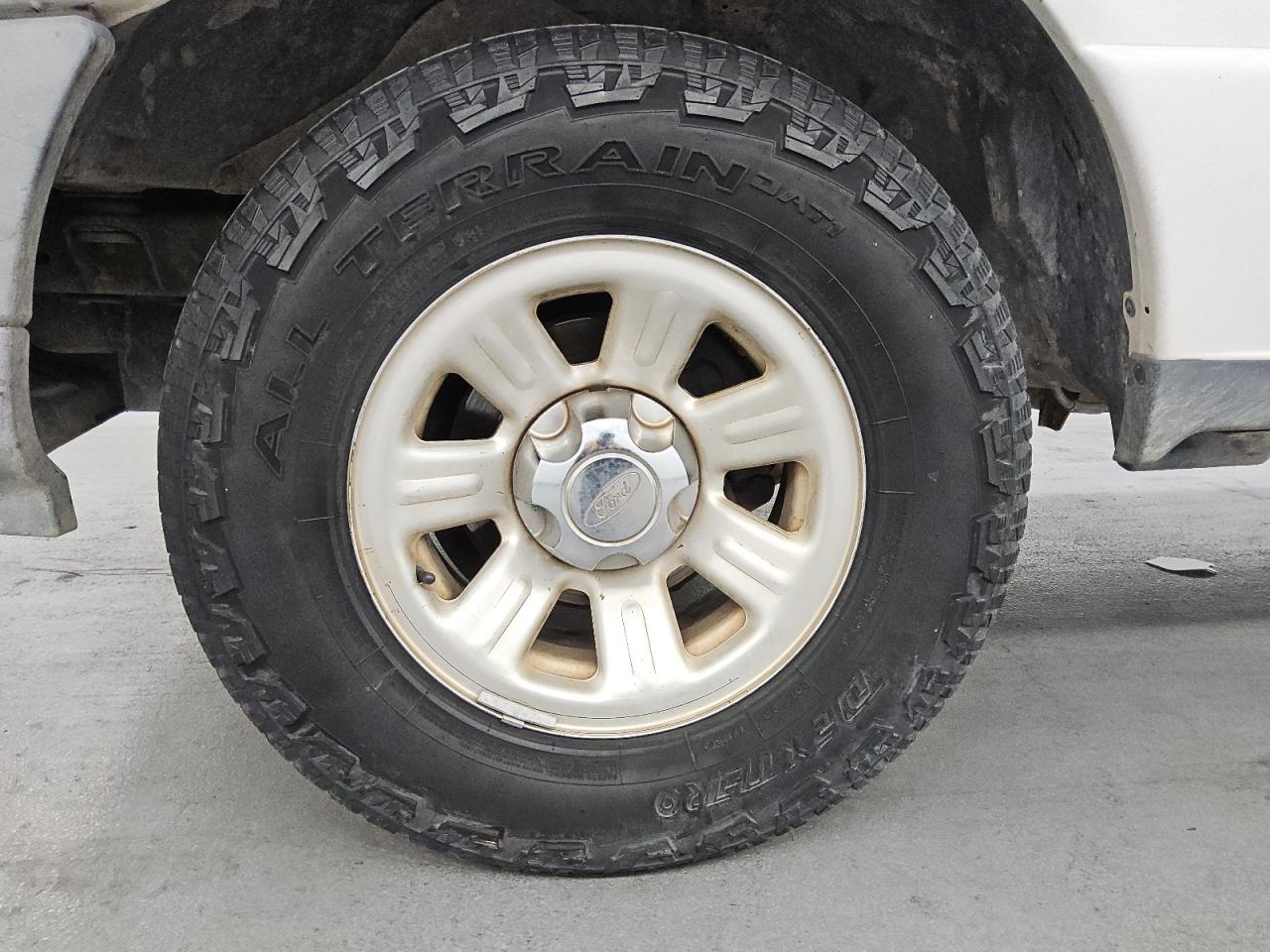 2010 Ford Ranger White vin: 1FTKR1AD0APA21946 Damage: Left Rear Tire, Worn, Replacement Required