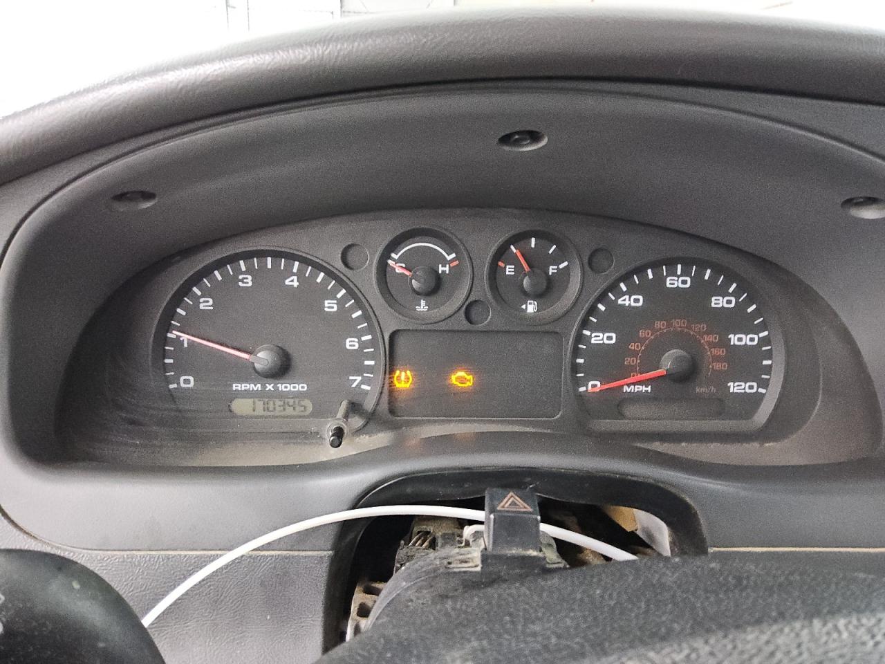 2010 Ford Ranger White vin: 1FTKR1AD0APA21946 Damage: Warning Light - Engine, On, Unacceptable