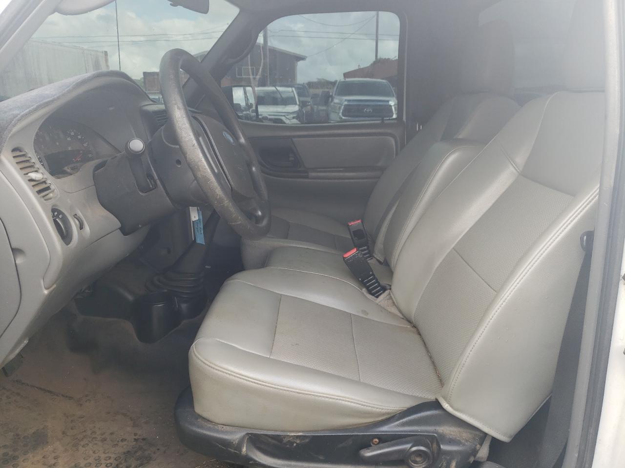 2011 Ford Ranger Xl Белый vin: 1FTKR1AD2BPB21483 Damage: Steering Wheel, Worn, Replacement Required