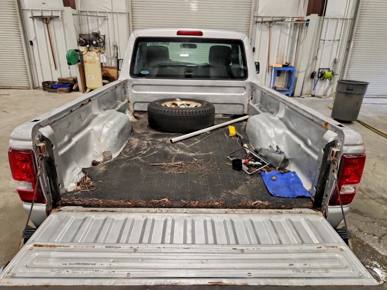 2010 Ford Ranger Silver vin: 1FTKR1AD4APA31010
