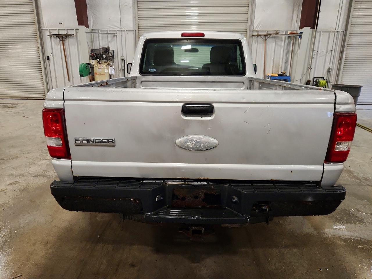 2010 Ford Ranger Silver vin: 1FTKR1AD4APA31010