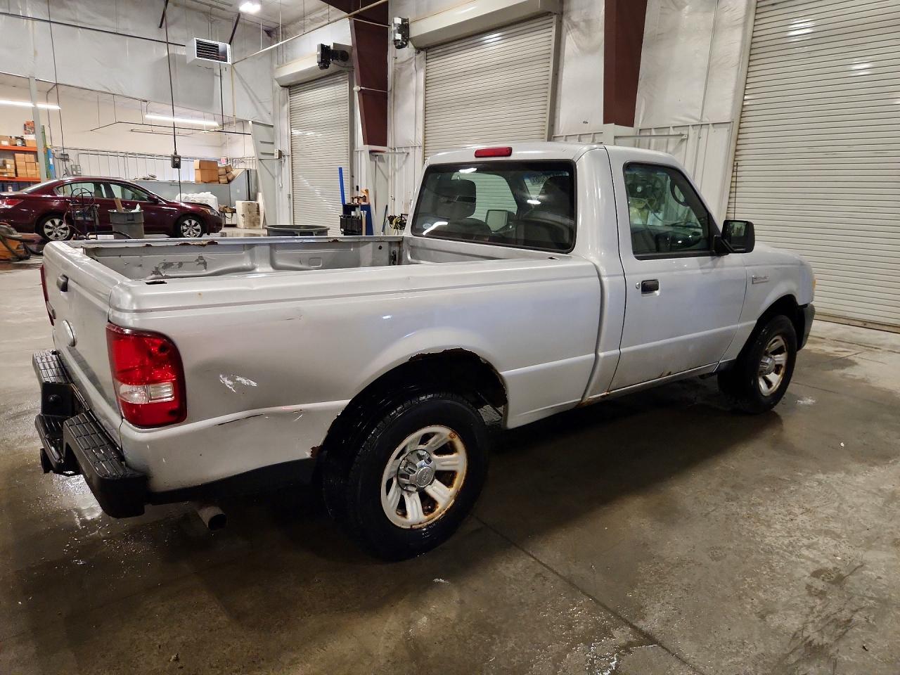 2010 Ford Ranger Silver vin: 1FTKR1AD4APA31010